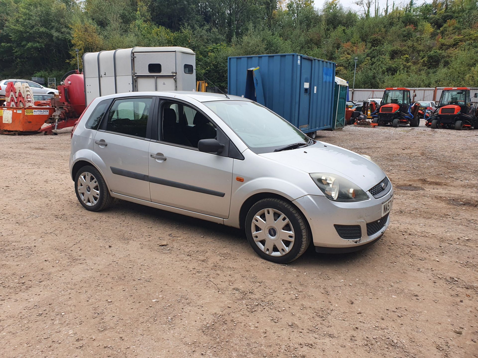 07/57 FORD FIESTA STYLE TDCI - 1399cc 5dr Hatchback (Silver) - Image 2 of 43