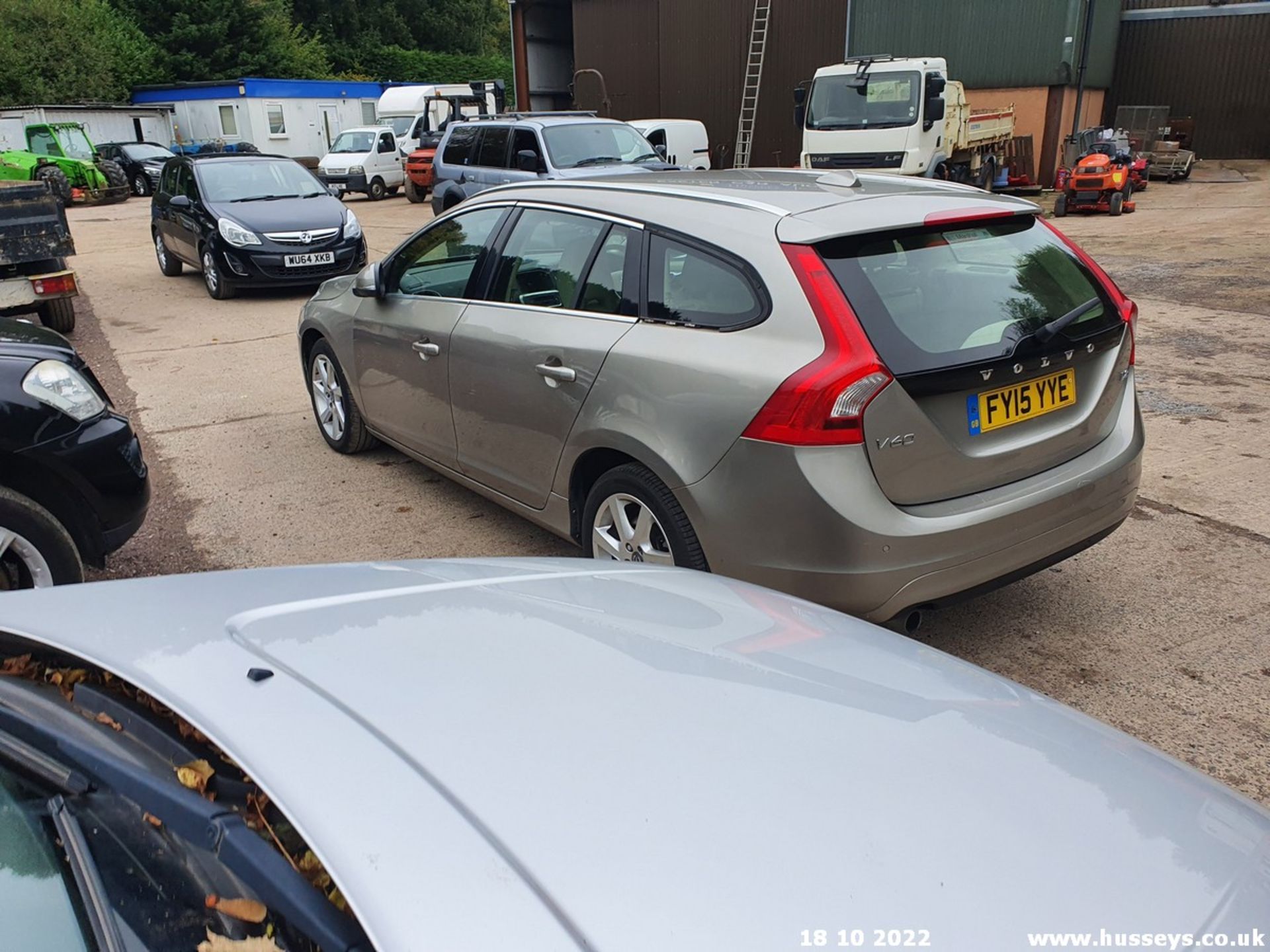 15/15 VOLVO V60 SE LUX D2 - 1560cc 5dr Estate (Gold) - Image 16 of 44