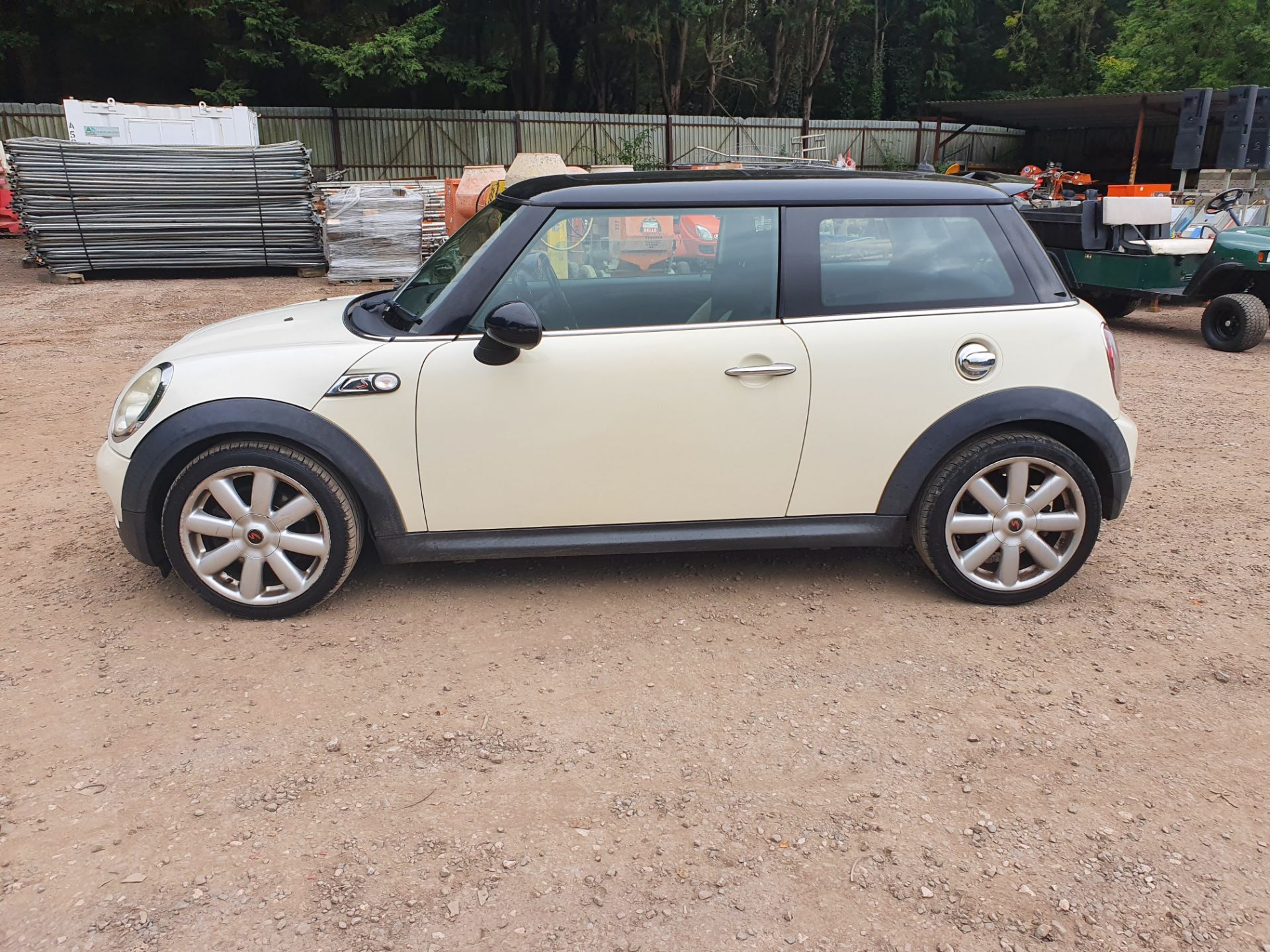 07/07 MINI COOPER S - 1598cc 3dr Hatchback (White, 95k) - Image 14 of 55