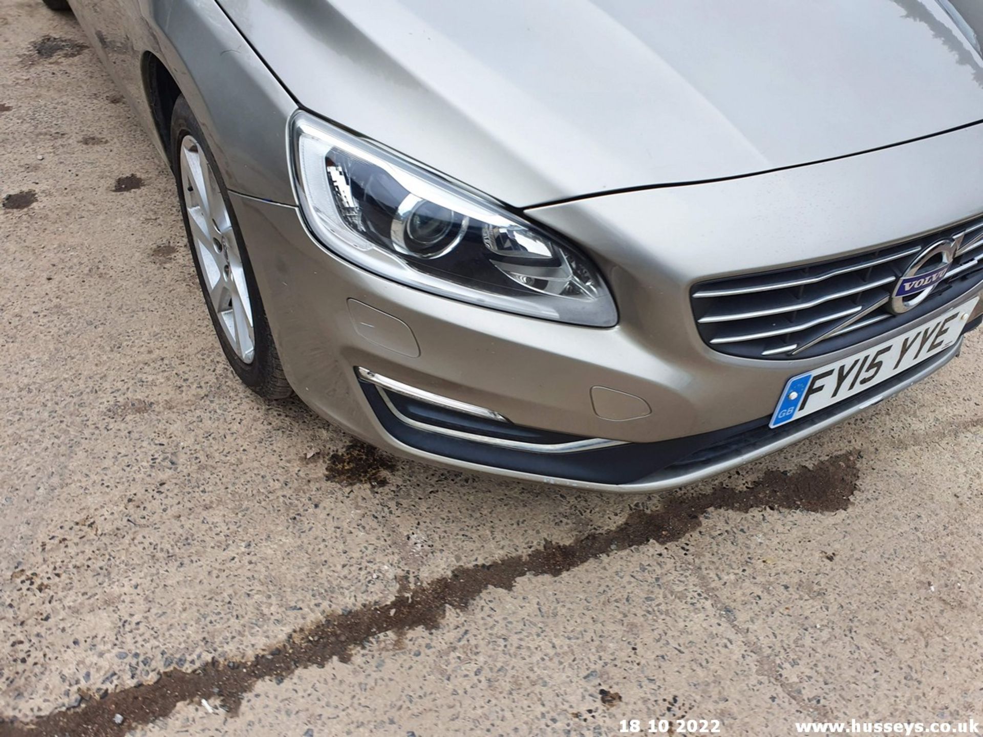 15/15 VOLVO V60 SE LUX D2 - 1560cc 5dr Estate (Gold) - Image 26 of 44