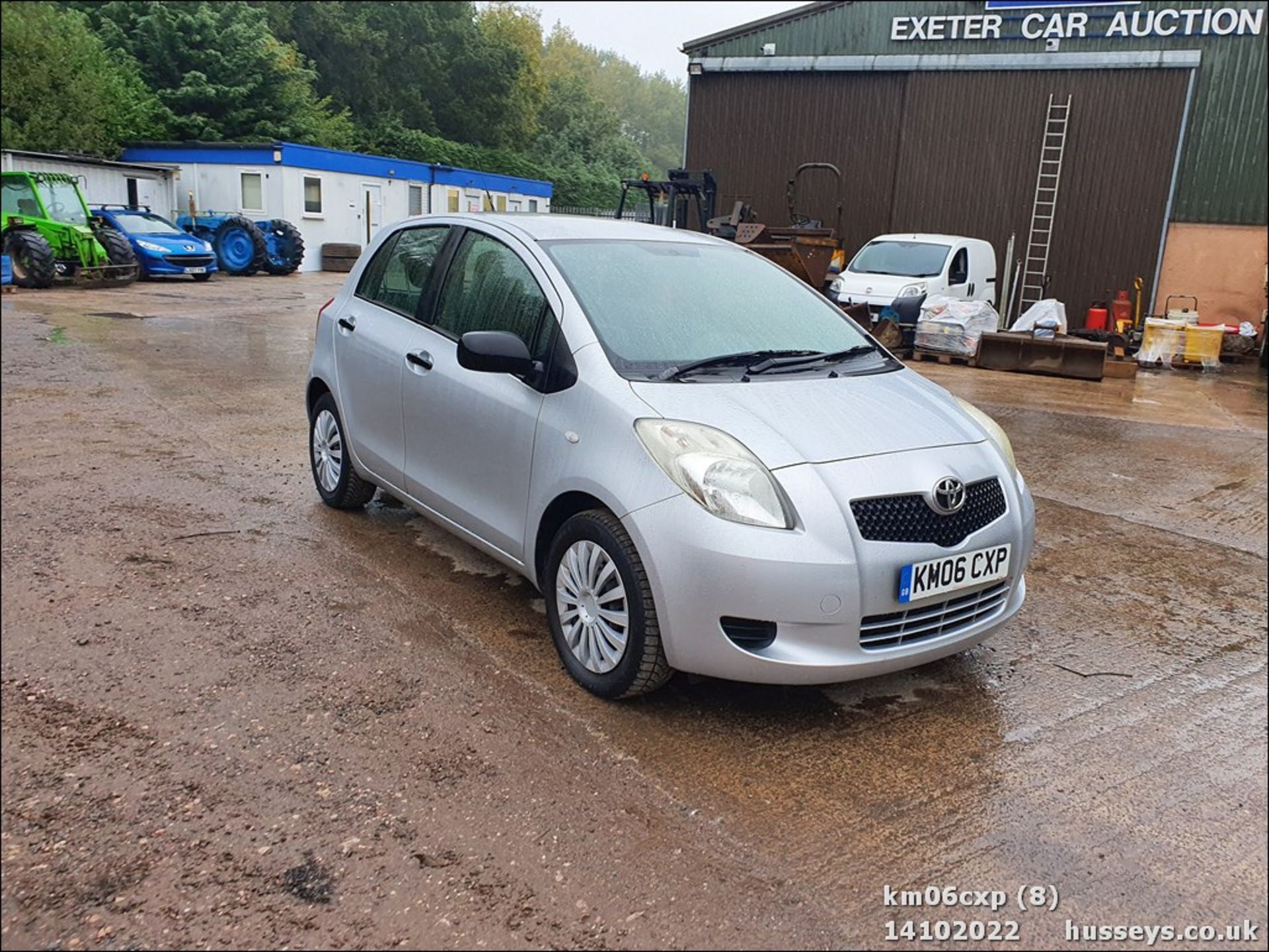 06/06 TOYOTA YARIS T2 - 998cc 5dr Hatchback (Silver, 73k) - Image 8 of 43