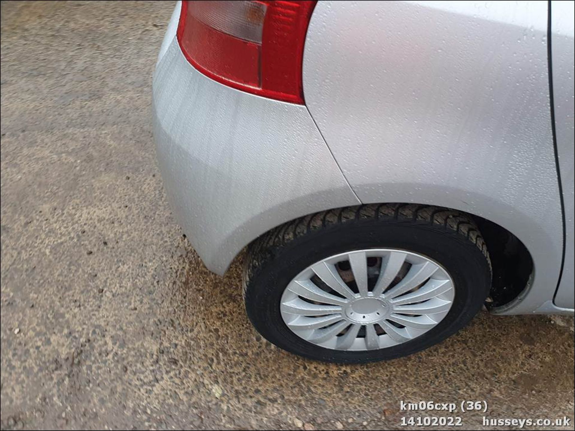 06/06 TOYOTA YARIS T2 - 998cc 5dr Hatchback (Silver, 73k) - Image 36 of 43