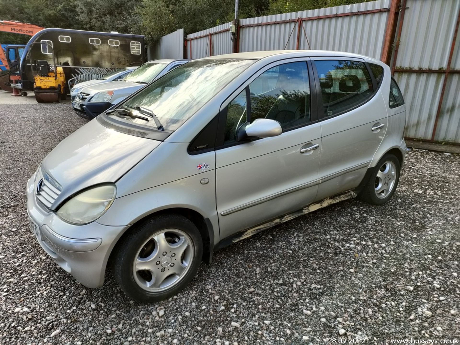 2001 MERCEDES A160 AVANTGARDE AUTO - 1598cc 5dr Hatchback (Silver) - Image 6 of 22