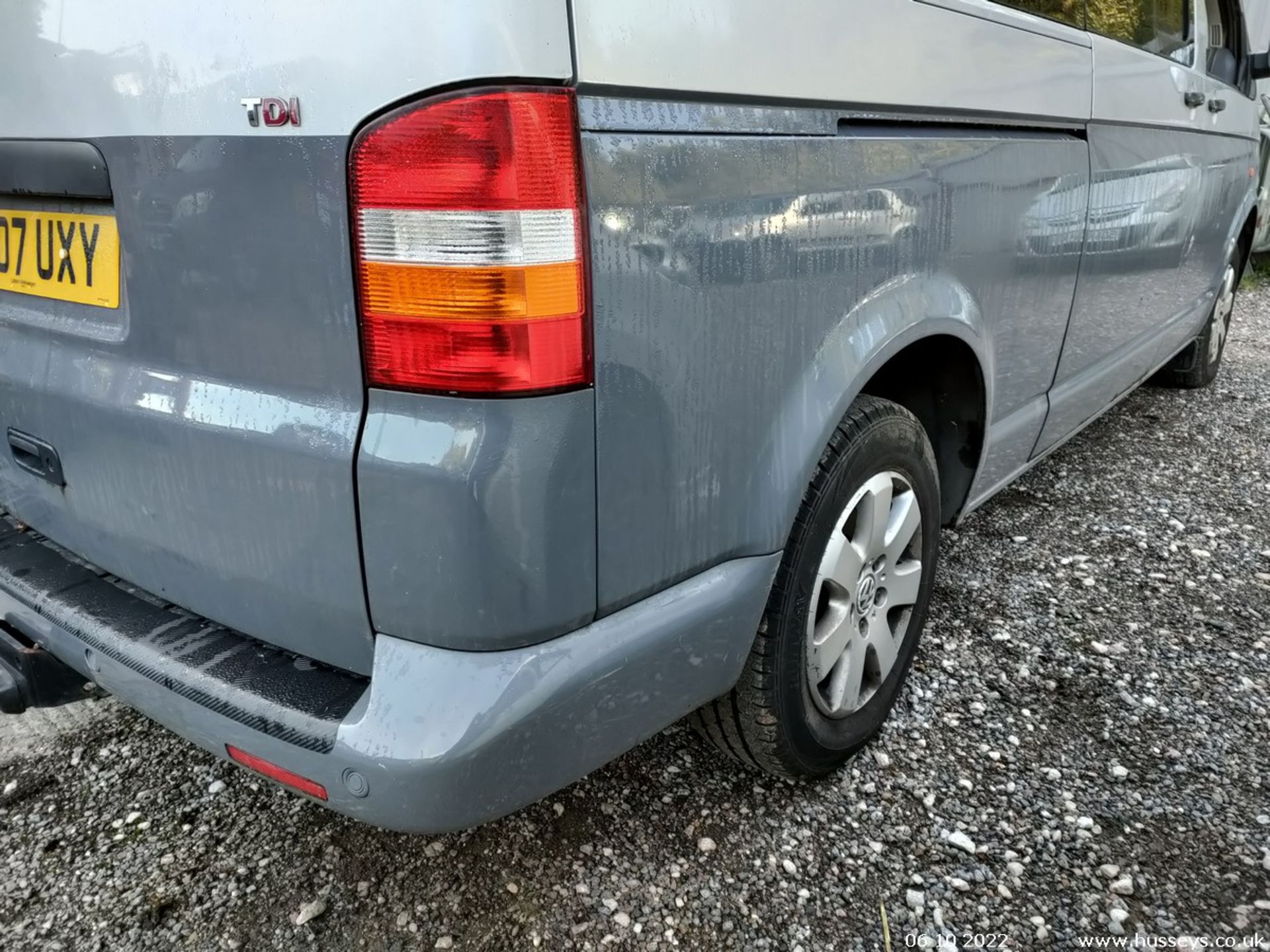 07/07 VOLKSWAGEN TRANSPORTER SHUT SE130 LWB A - 2460cc 5dr MPV (Silver) - Image 22 of 36