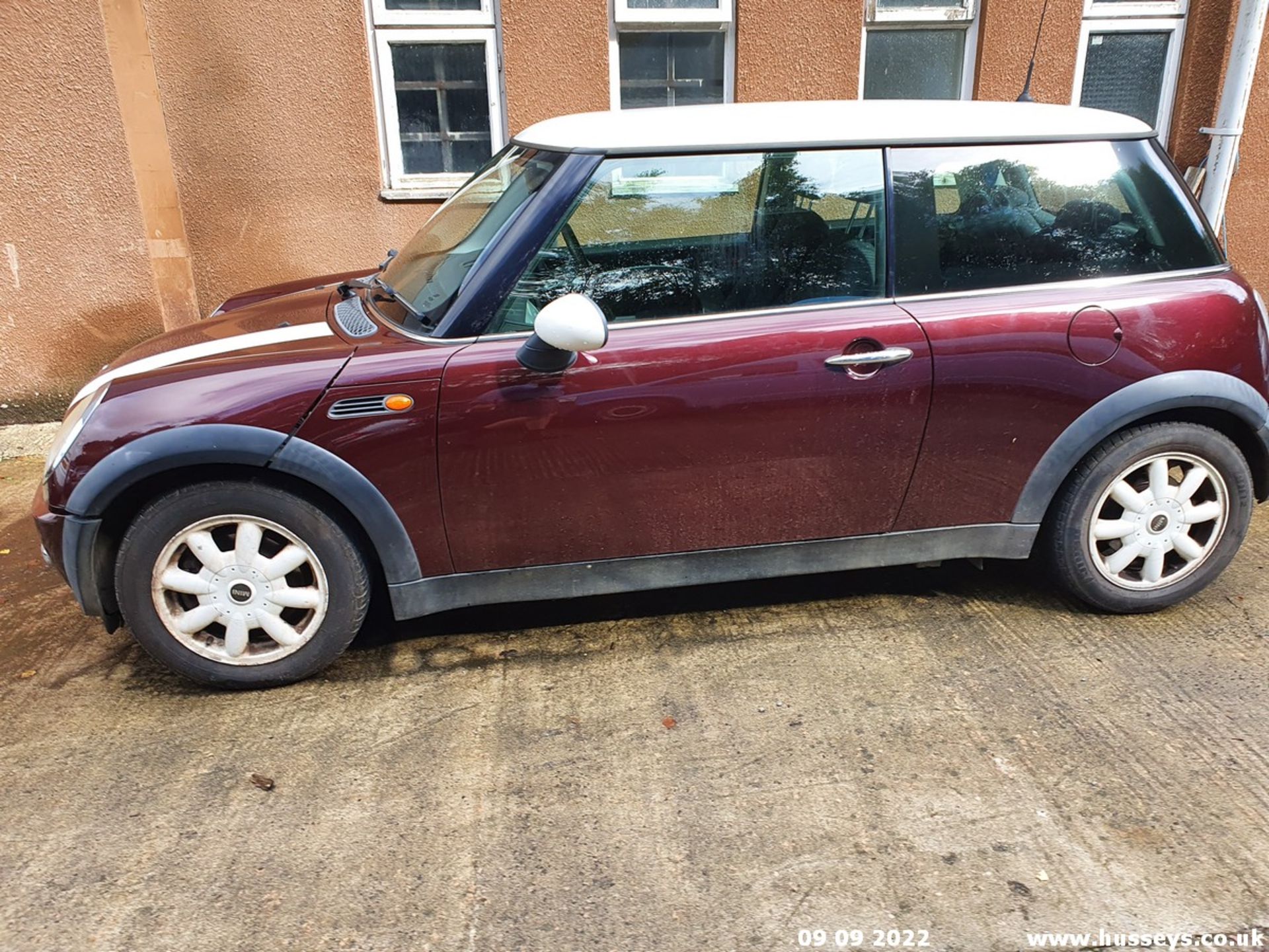 02/52 MINI MINI COOPER - 1598cc 3dr Hatchback (Red) - Image 6 of 24