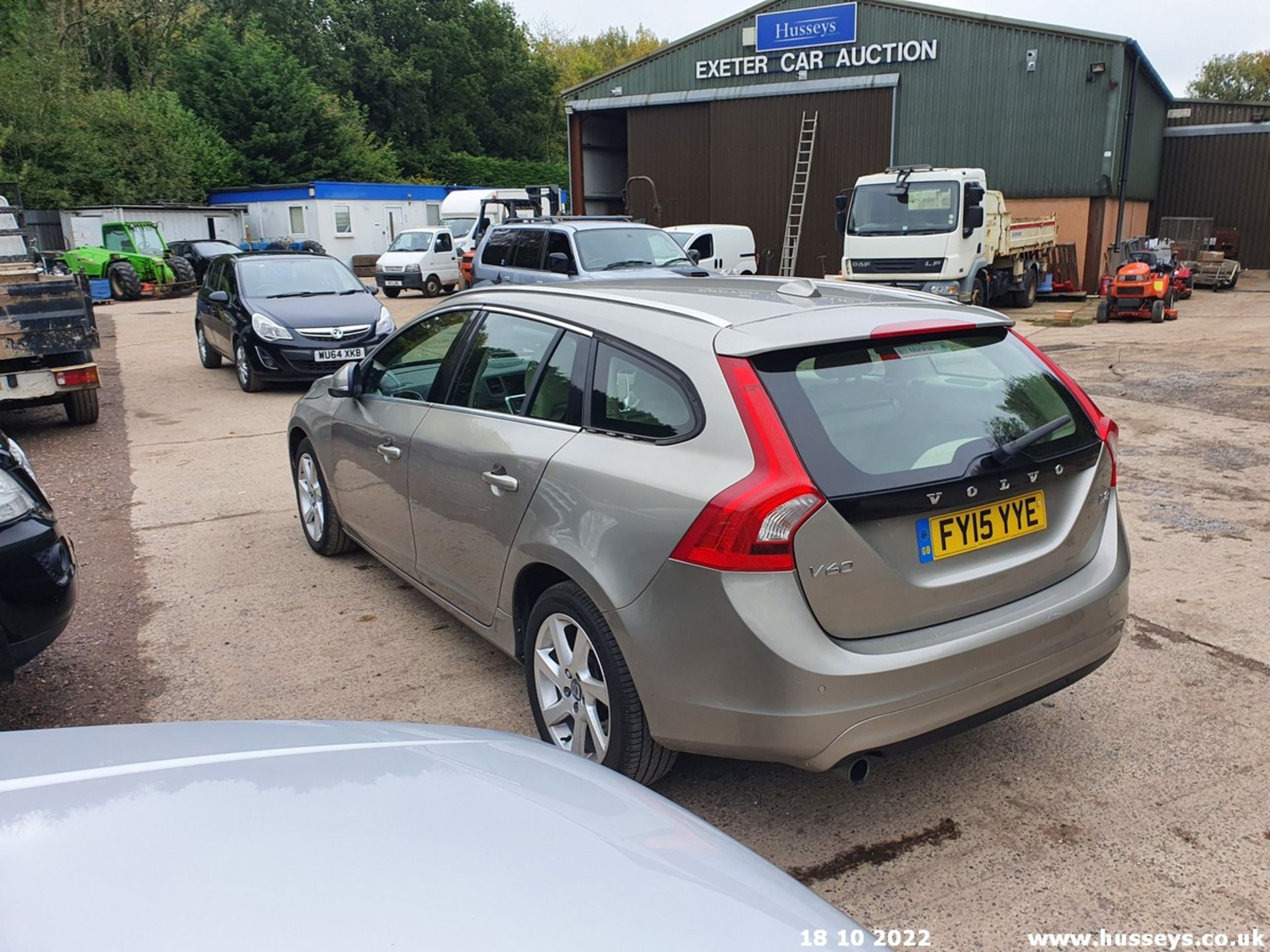 15/15 VOLVO V60 SE LUX D2 - 1560cc 5dr Estate (Gold) - Image 15 of 44