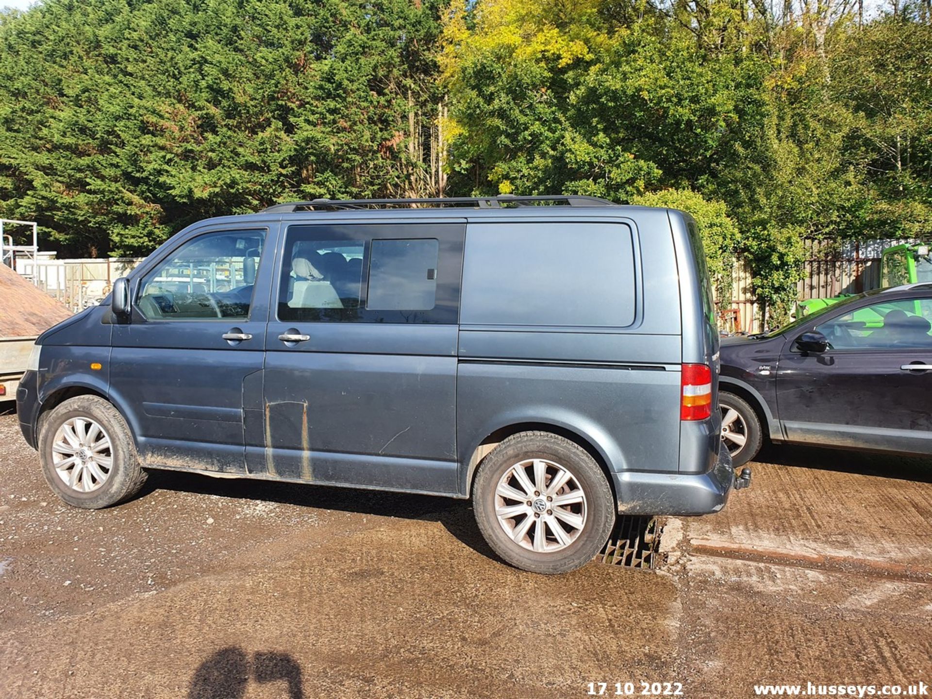 06/56 VOLKSWAGEN TRANSPORTER T28 130 TDI - 2460cc 5dr Van (Grey, 132k) - Image 9 of 37