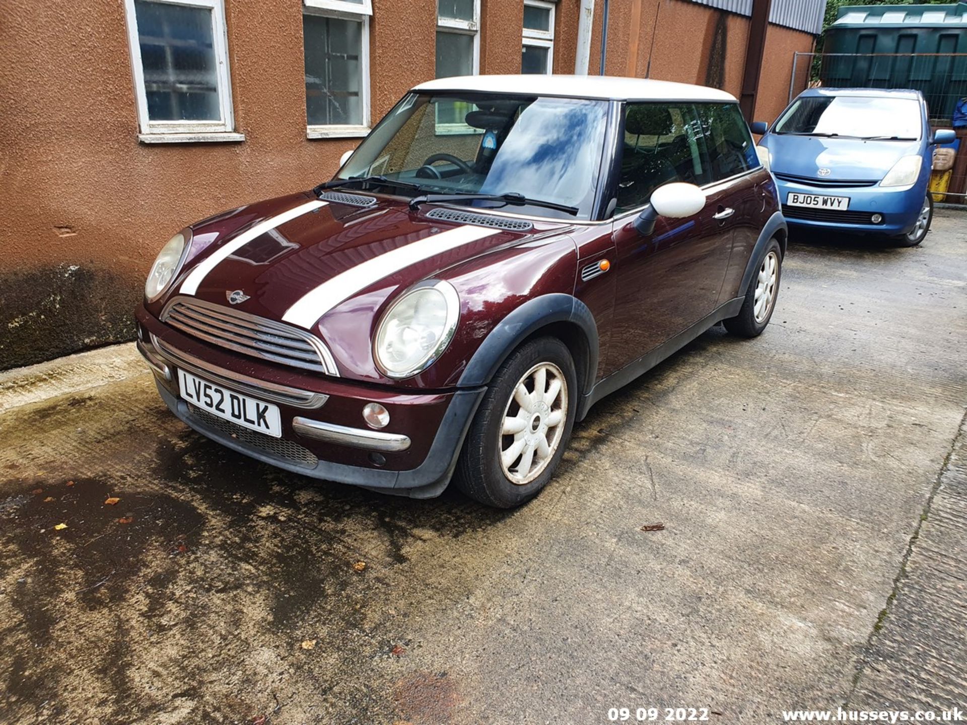 02/52 MINI MINI COOPER - 1598cc 3dr Hatchback (Red) - Image 2 of 24