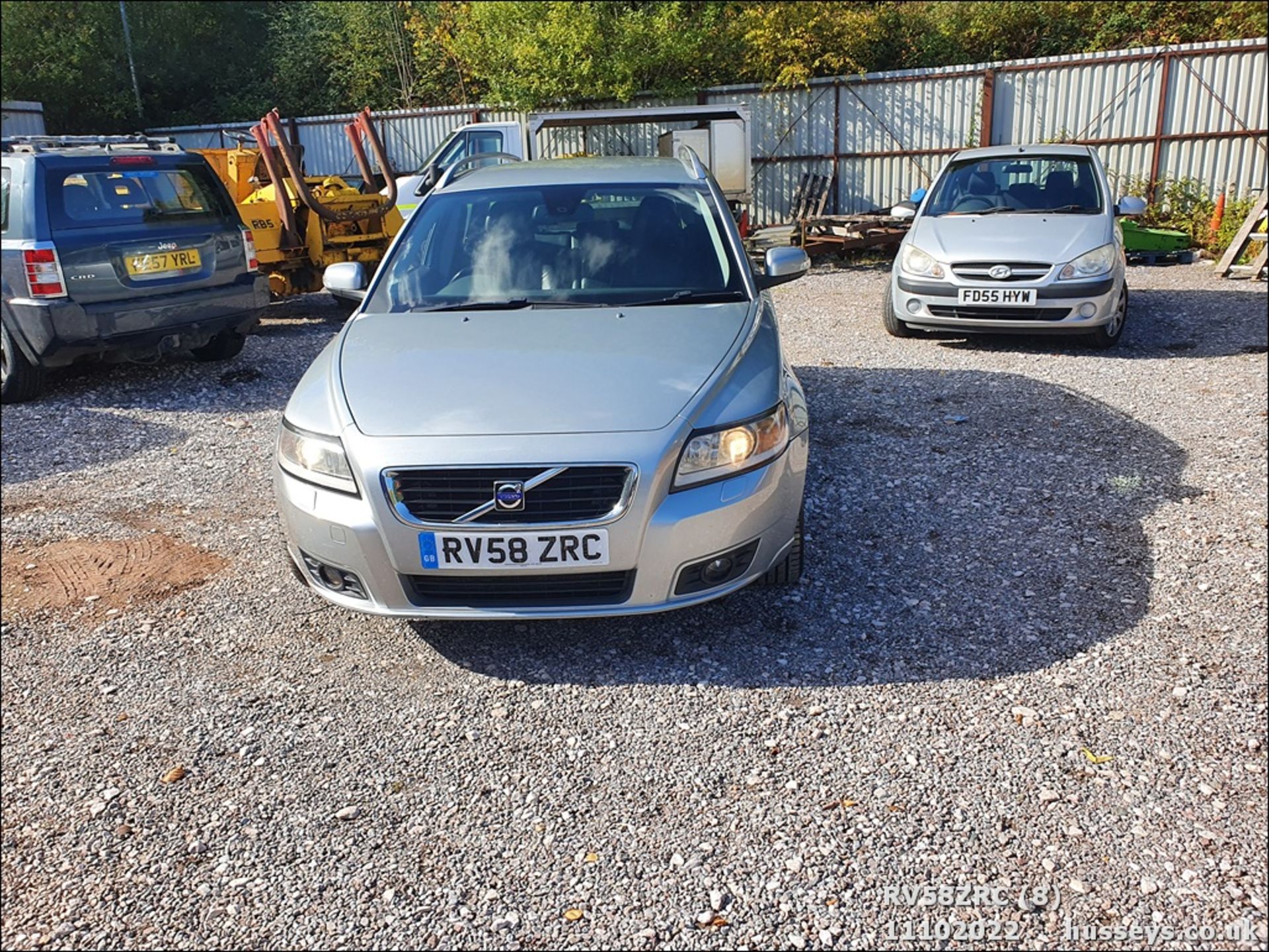 08/58 VOLVO V50 SE LUX D5 A - 2401cc 5dr Estate (Silver, 157k) - Image 8 of 25