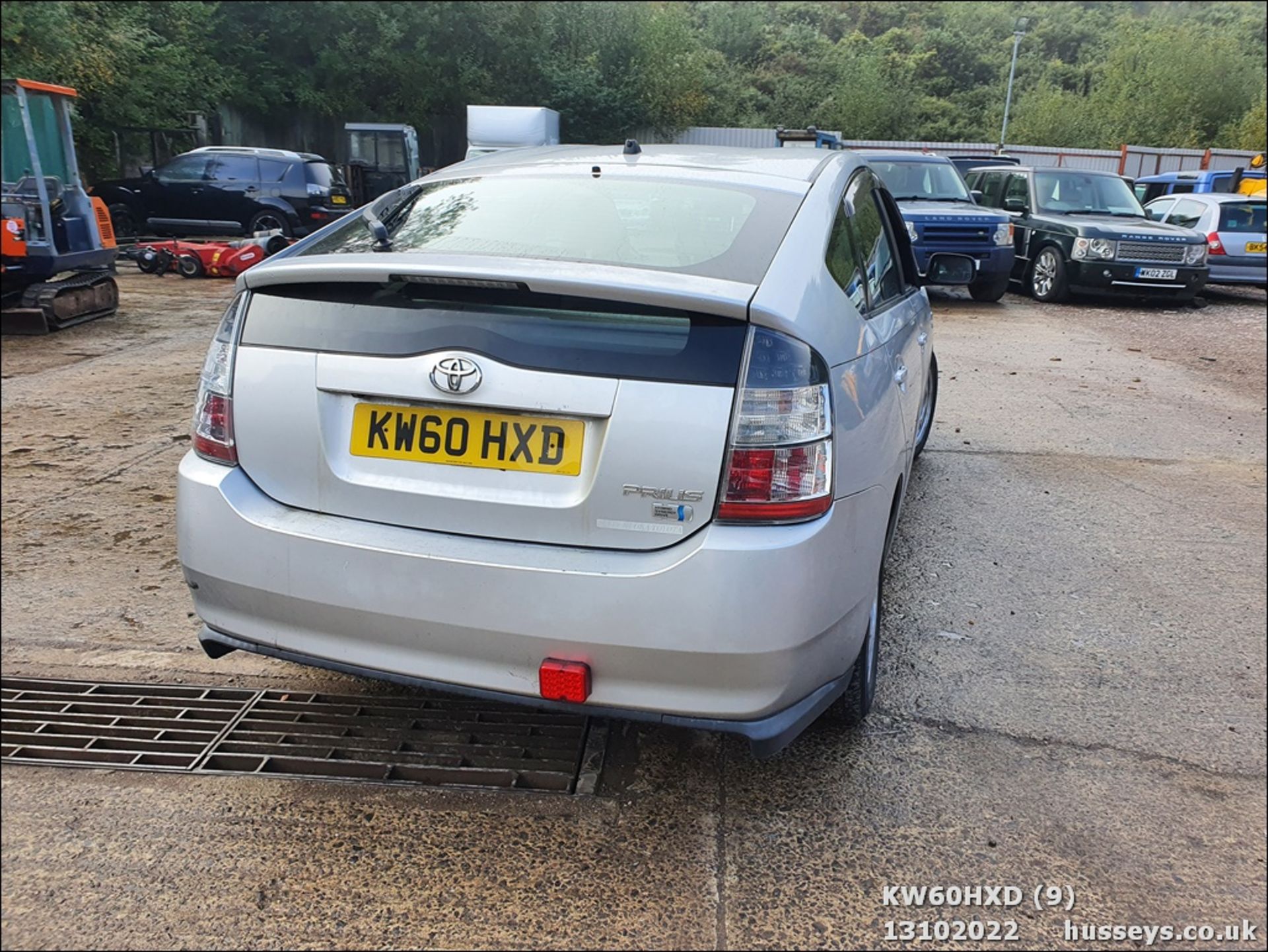 16/60 TOYOTA HYBRID ELEC - 1496cc 5dr Hatchback (Silver) - Image 9 of 31