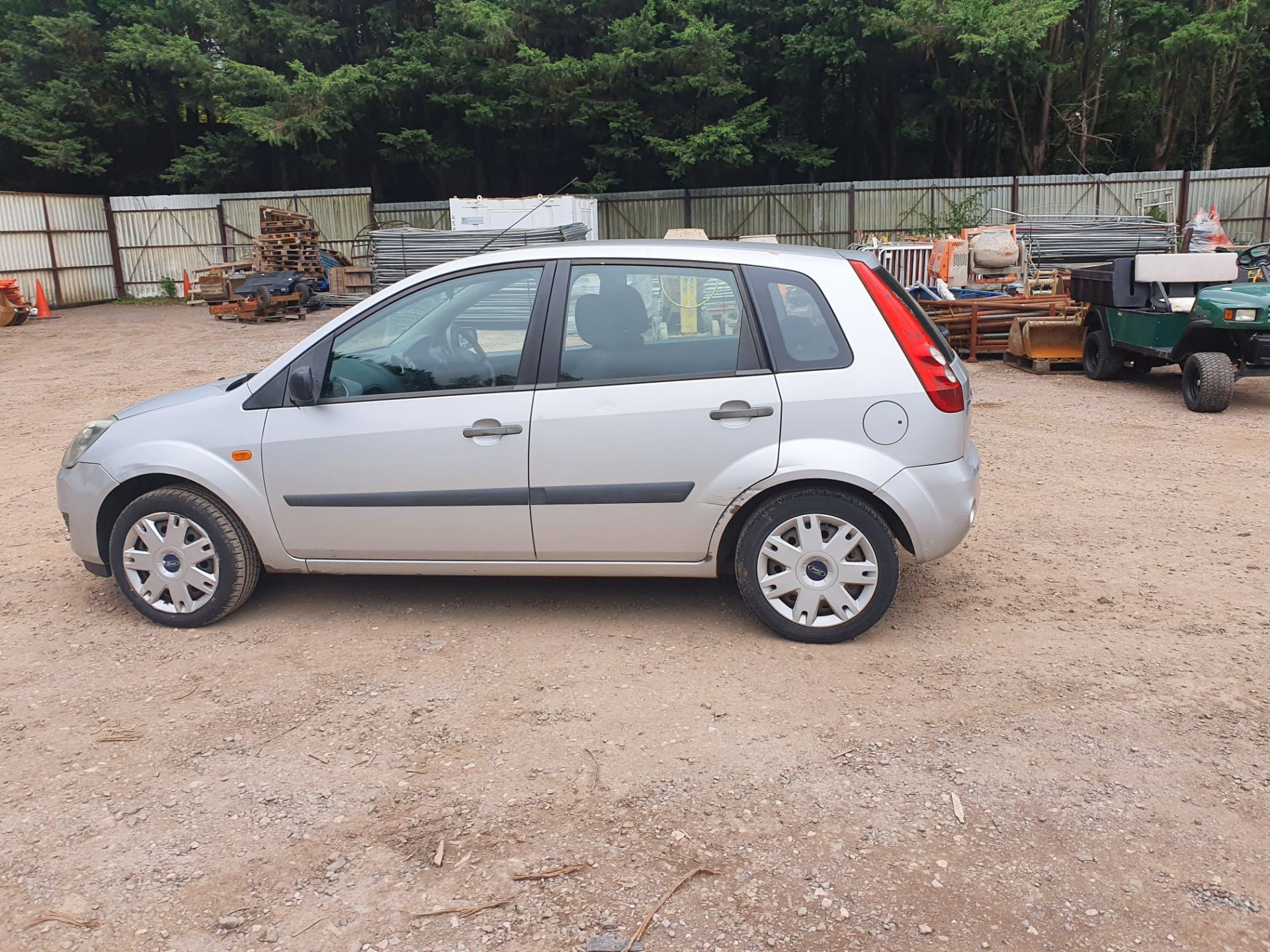 07/57 FORD FIESTA STYLE TDCI - 1399cc 5dr Hatchback (Silver) - Image 16 of 43