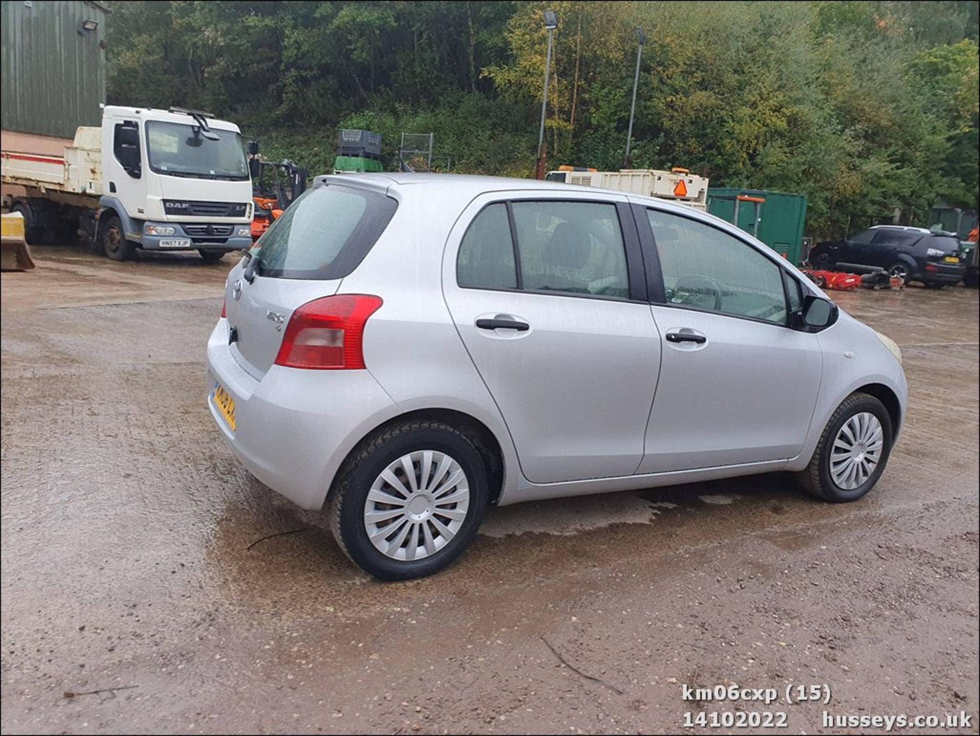 06/06 TOYOTA YARIS T2 - 998cc 5dr Hatchback (Silver, 73k) - Image 15 of 43