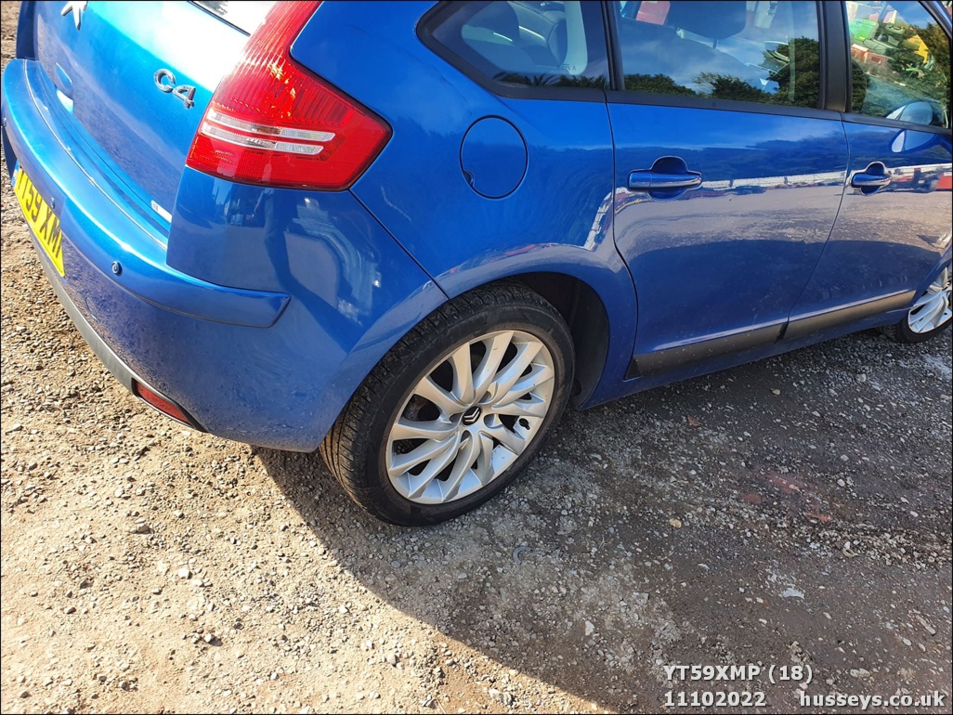 09/59 CITROEN C4 EXCLUSIVE 16V - 1598cc 5dr Hatchback (Blue) - Image 32 of 37