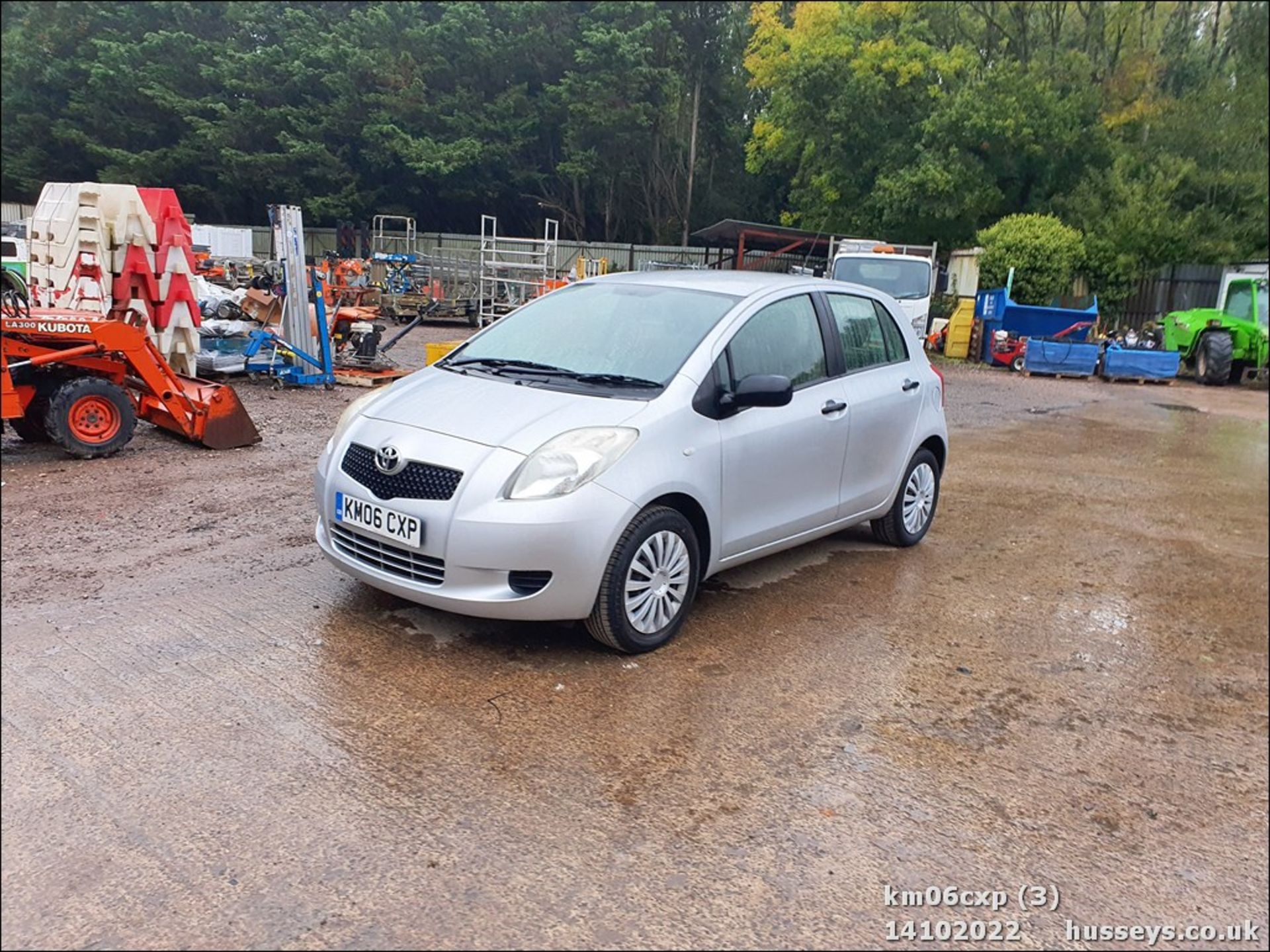 06/06 TOYOTA YARIS T2 - 998cc 5dr Hatchback (Silver, 73k) - Image 3 of 43