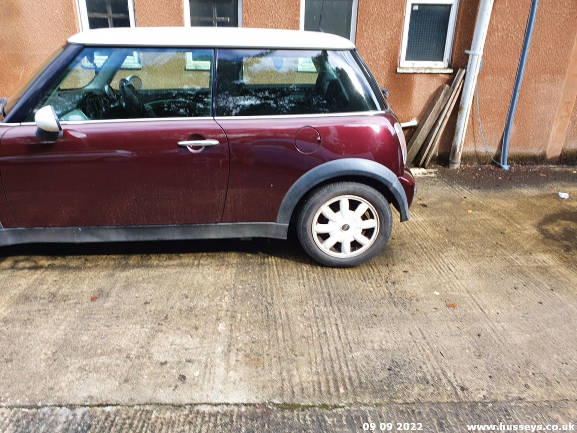 02/52 MINI MINI COOPER - 1598cc 3dr Hatchback (Red) - Image 7 of 24