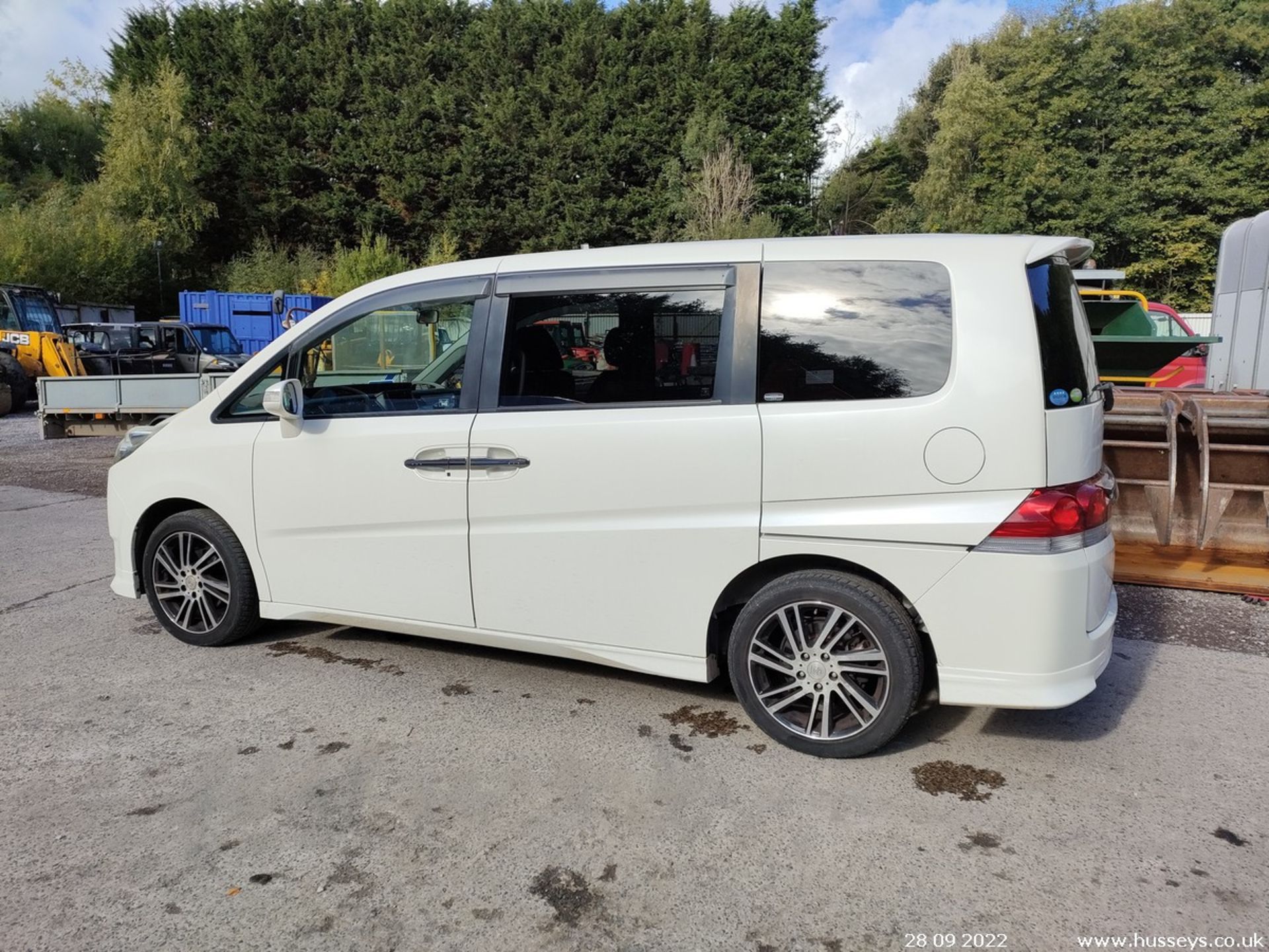 2006 HONDA - 2350cc 5dr MPV (White) - Image 8 of 38