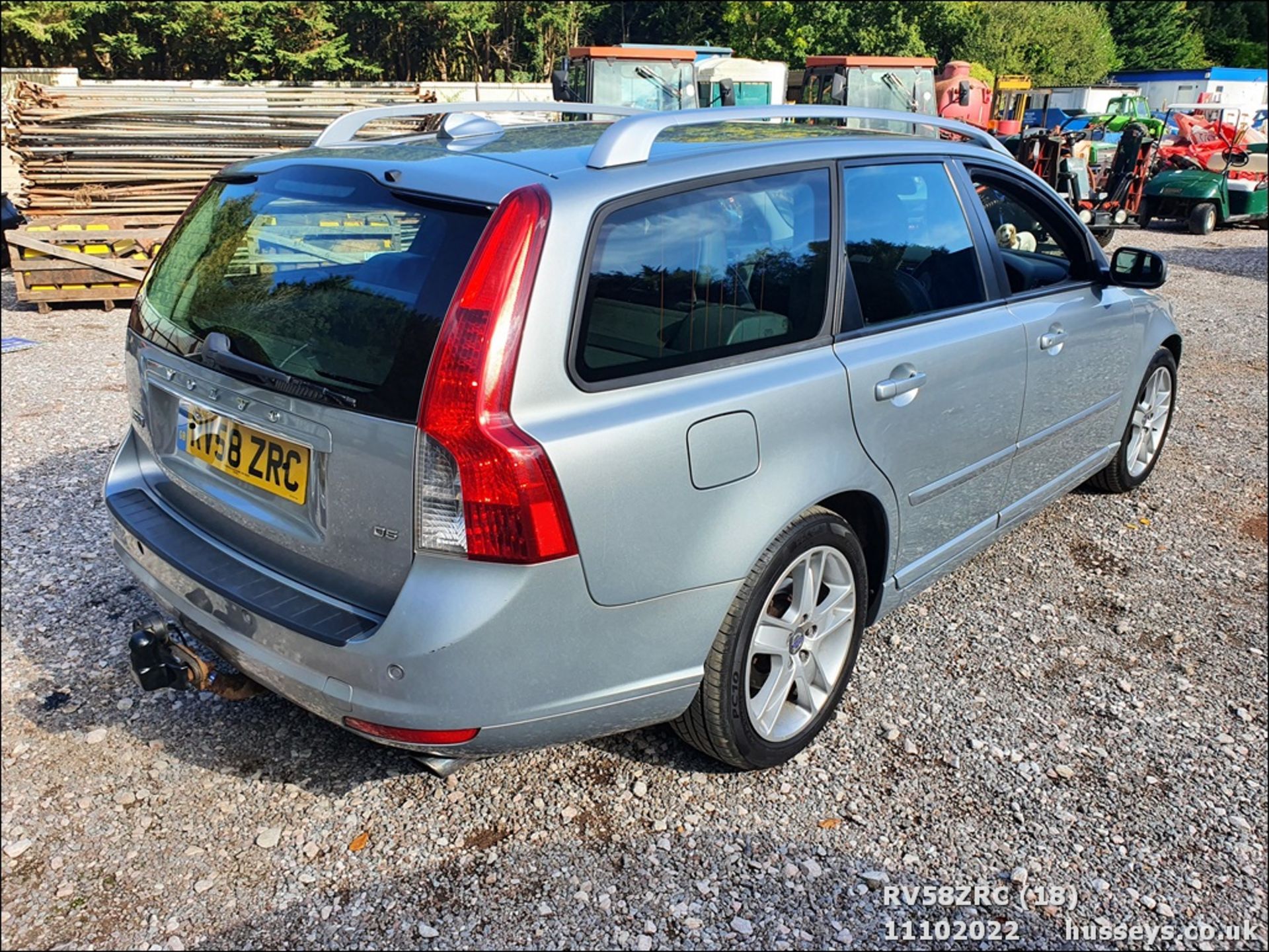 08/58 VOLVO V50 SE LUX D5 A - 2401cc 5dr Estate (Silver, 157k) - Image 18 of 25