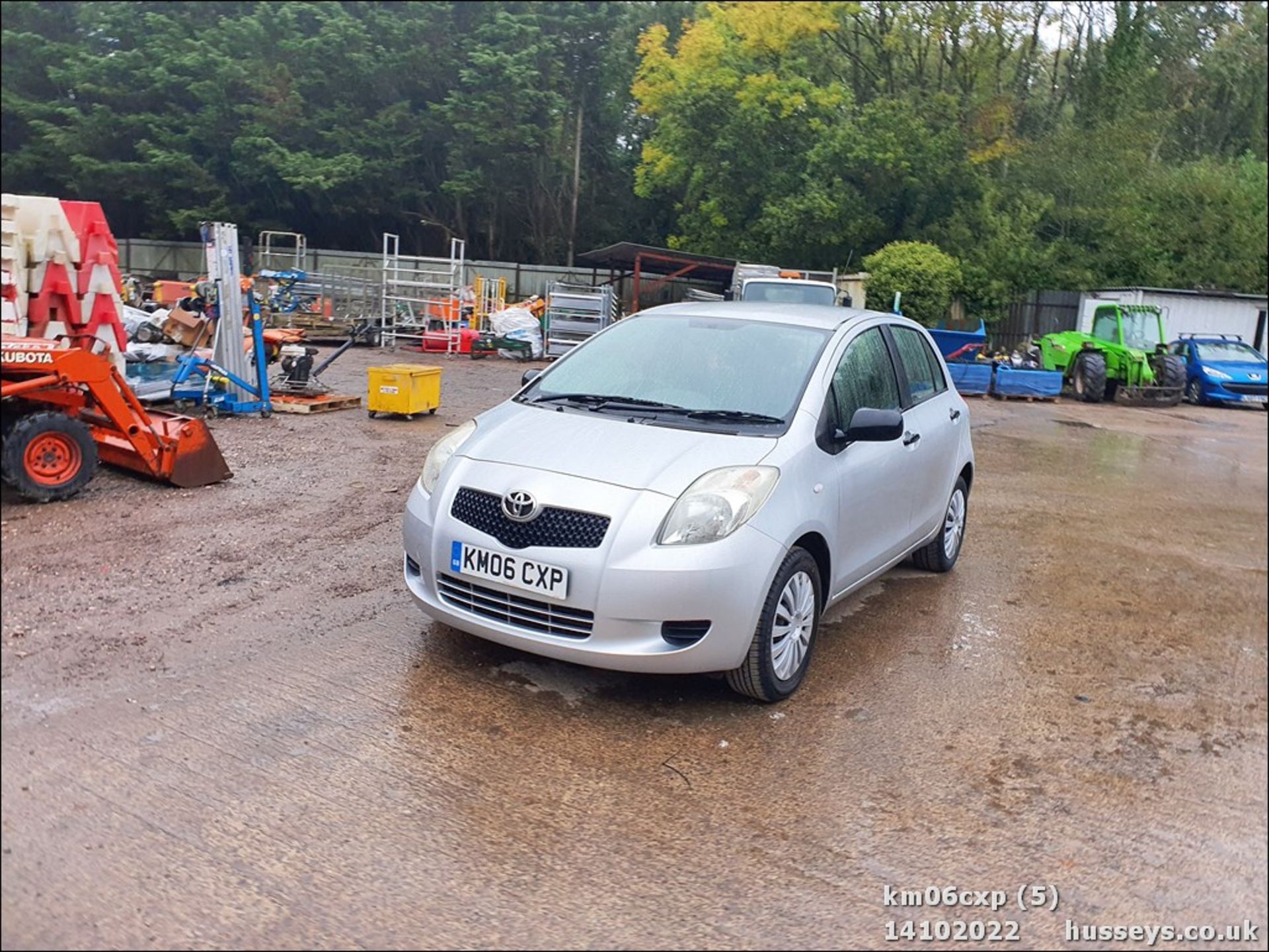 06/06 TOYOTA YARIS T2 - 998cc 5dr Hatchback (Silver, 73k) - Image 5 of 43