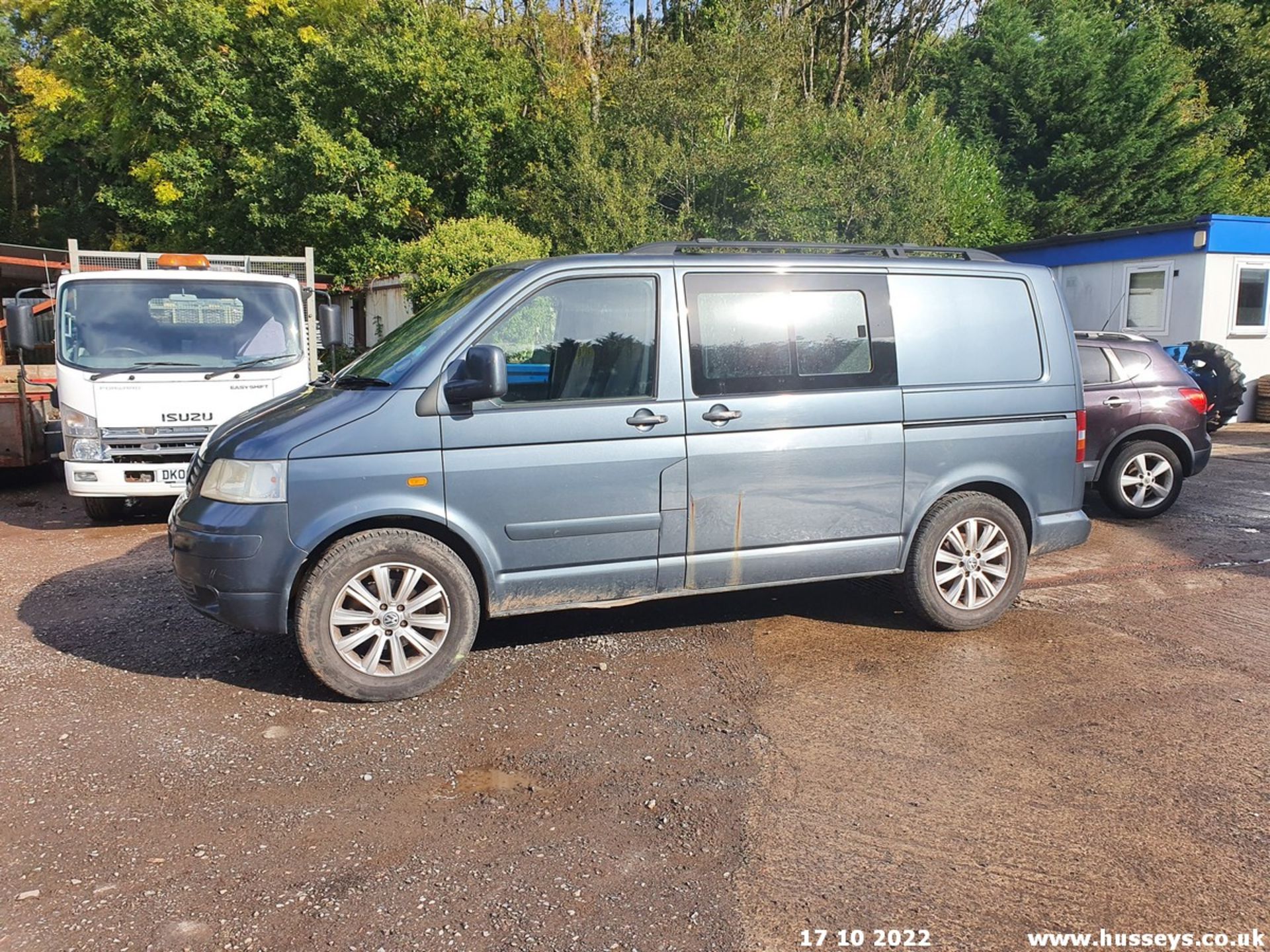 06/56 VOLKSWAGEN TRANSPORTER T28 130 TDI - 2460cc 5dr Van (Grey, 132k) - Image 5 of 37