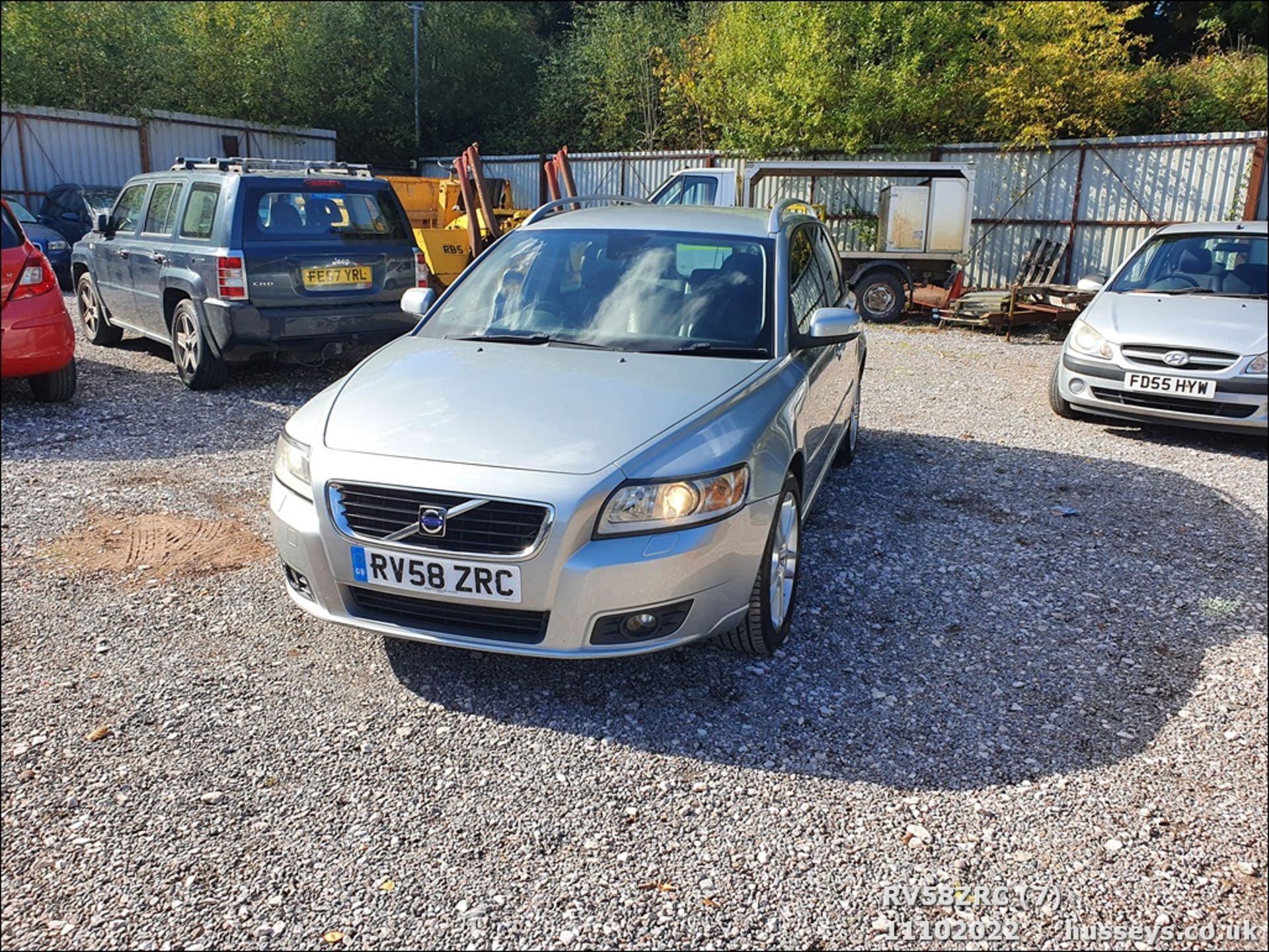 08/58 VOLVO V50 SE LUX D5 A - 2401cc 5dr Estate (Silver, 157k) - Image 7 of 25