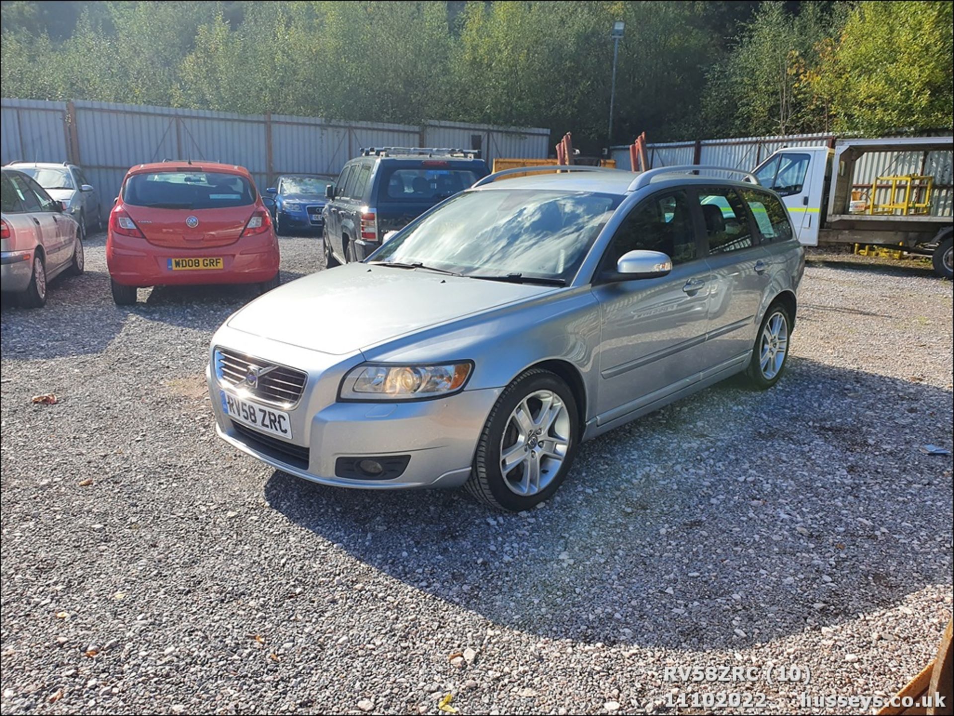 08/58 VOLVO V50 SE LUX D5 A - 2401cc 5dr Estate (Silver, 157k) - Image 10 of 25