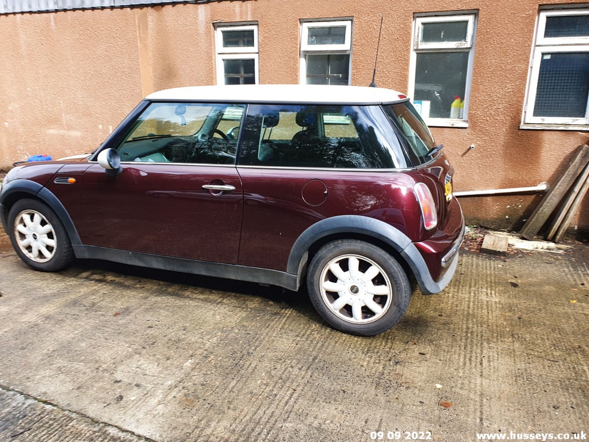 02/52 MINI MINI COOPER - 1598cc 3dr Hatchback (Red) - Image 8 of 24