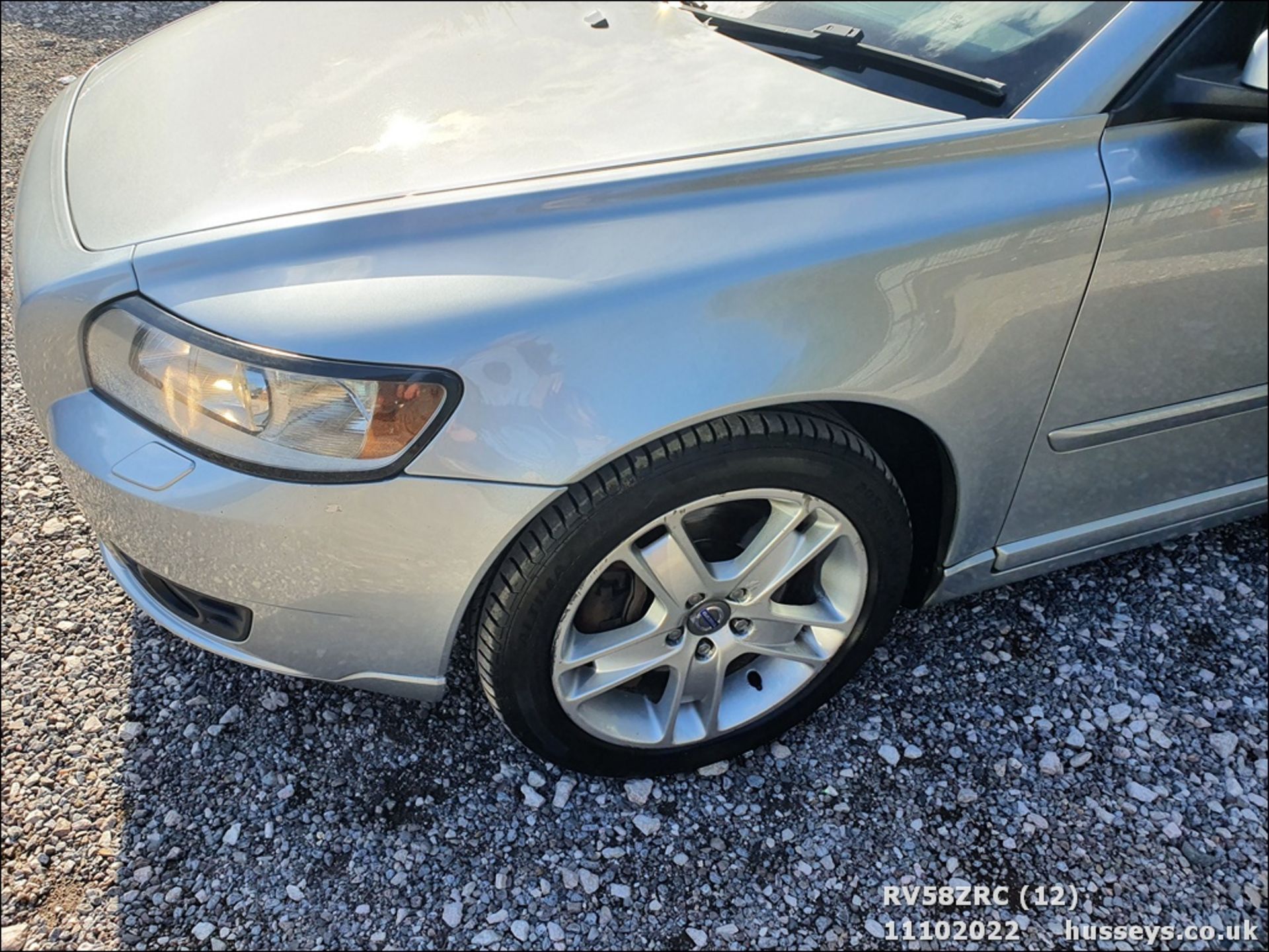 08/58 VOLVO V50 SE LUX D5 A - 2401cc 5dr Estate (Silver, 157k) - Image 12 of 25