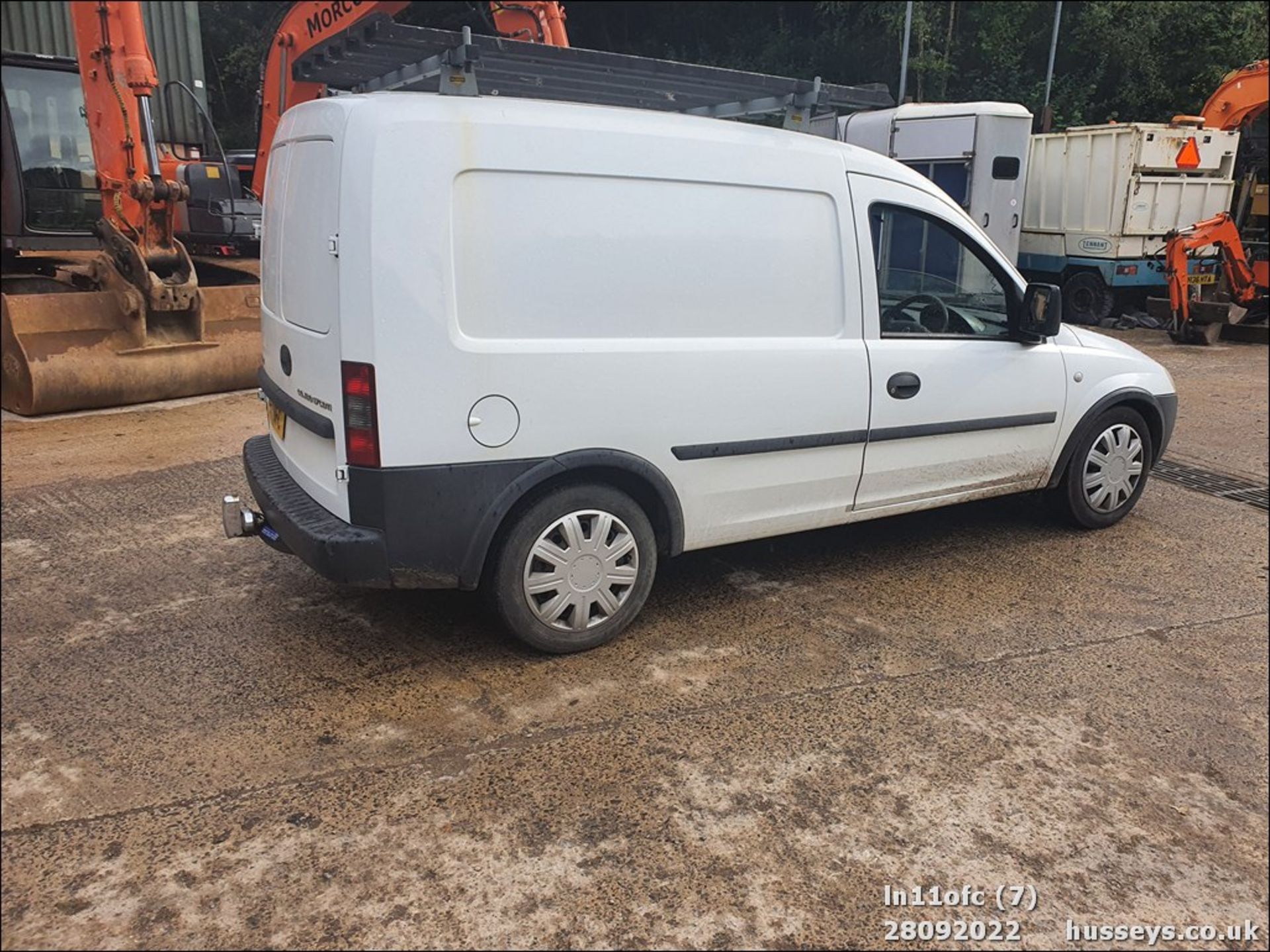 11/11 VAUXHALL COMBO 1700 CDTI 16V - 1686cc 5dr Van (White, 188k) - Image 7 of 34