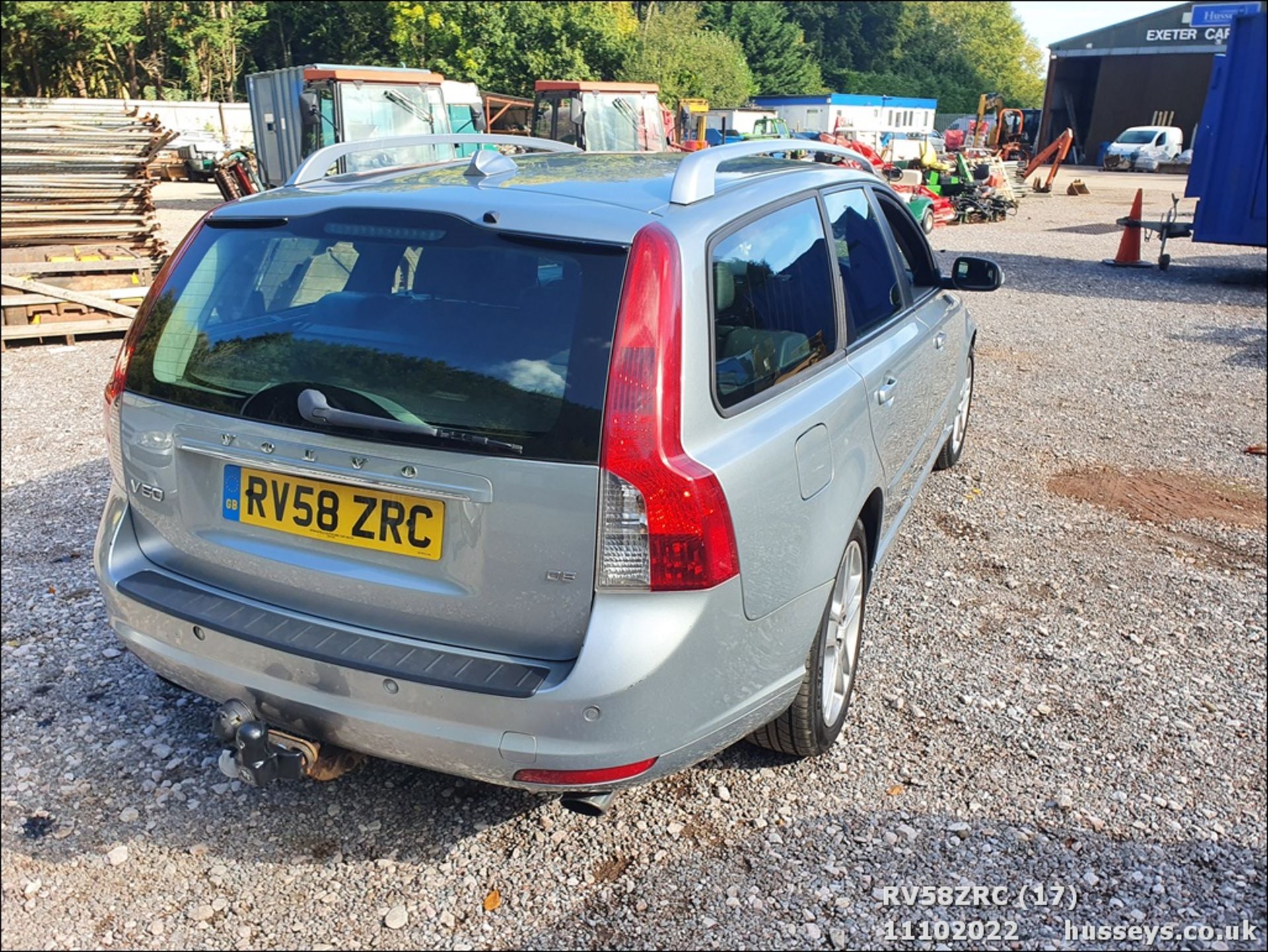 08/58 VOLVO V50 SE LUX D5 A - 2401cc 5dr Estate (Silver, 157k) - Image 17 of 25