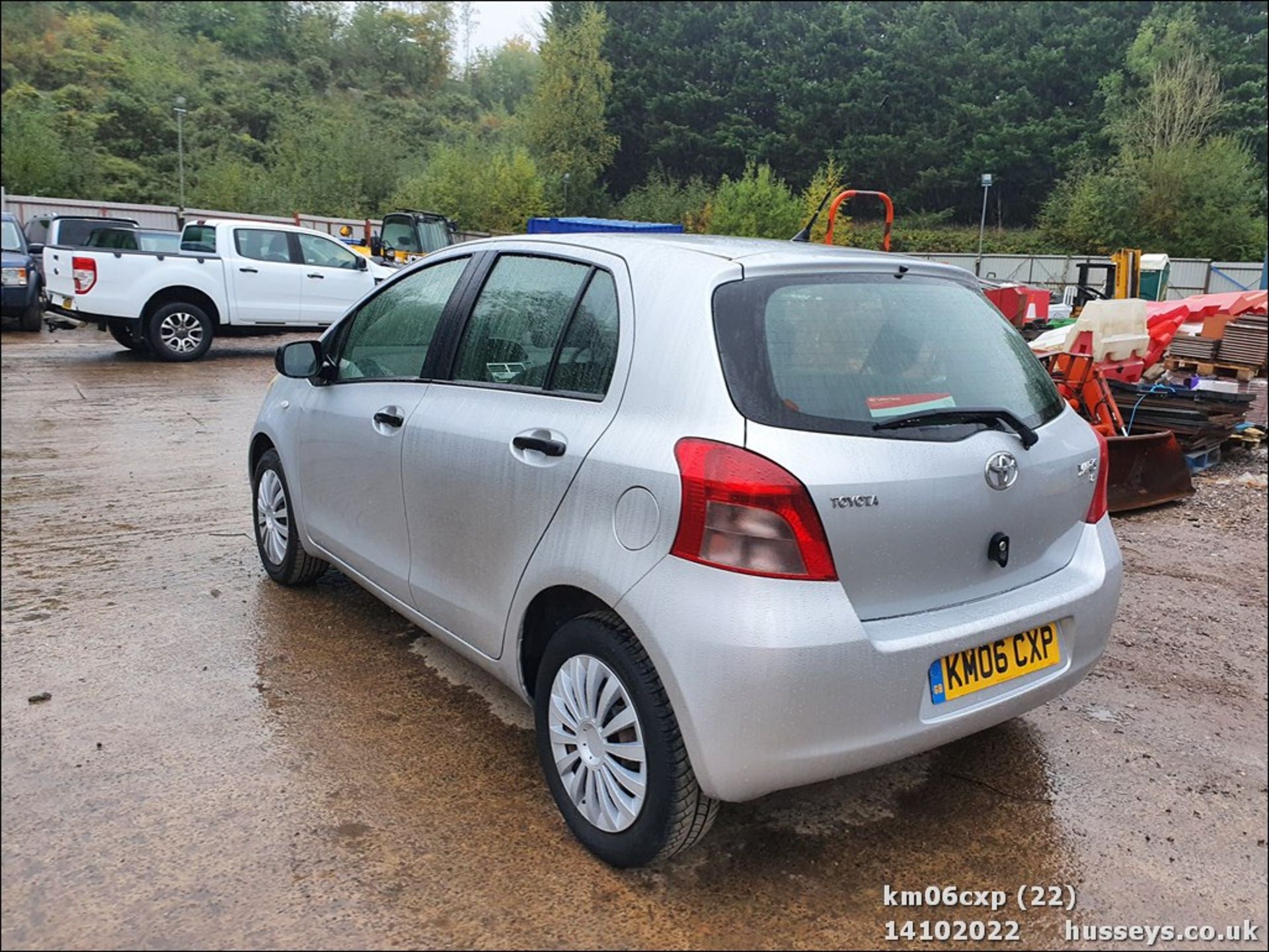 06/06 TOYOTA YARIS T2 - 998cc 5dr Hatchback (Silver, 73k) - Image 22 of 43