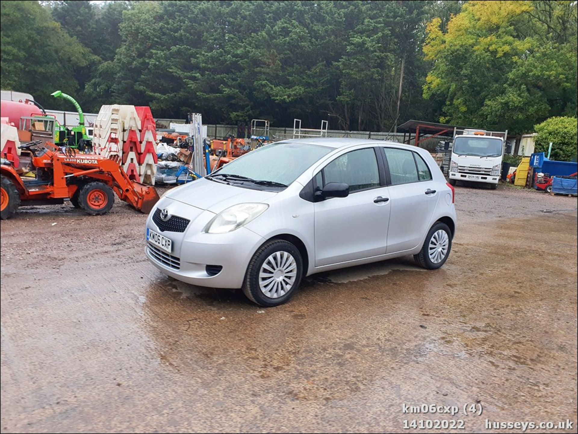 06/06 TOYOTA YARIS T2 - 998cc 5dr Hatchback (Silver, 73k) - Image 4 of 43