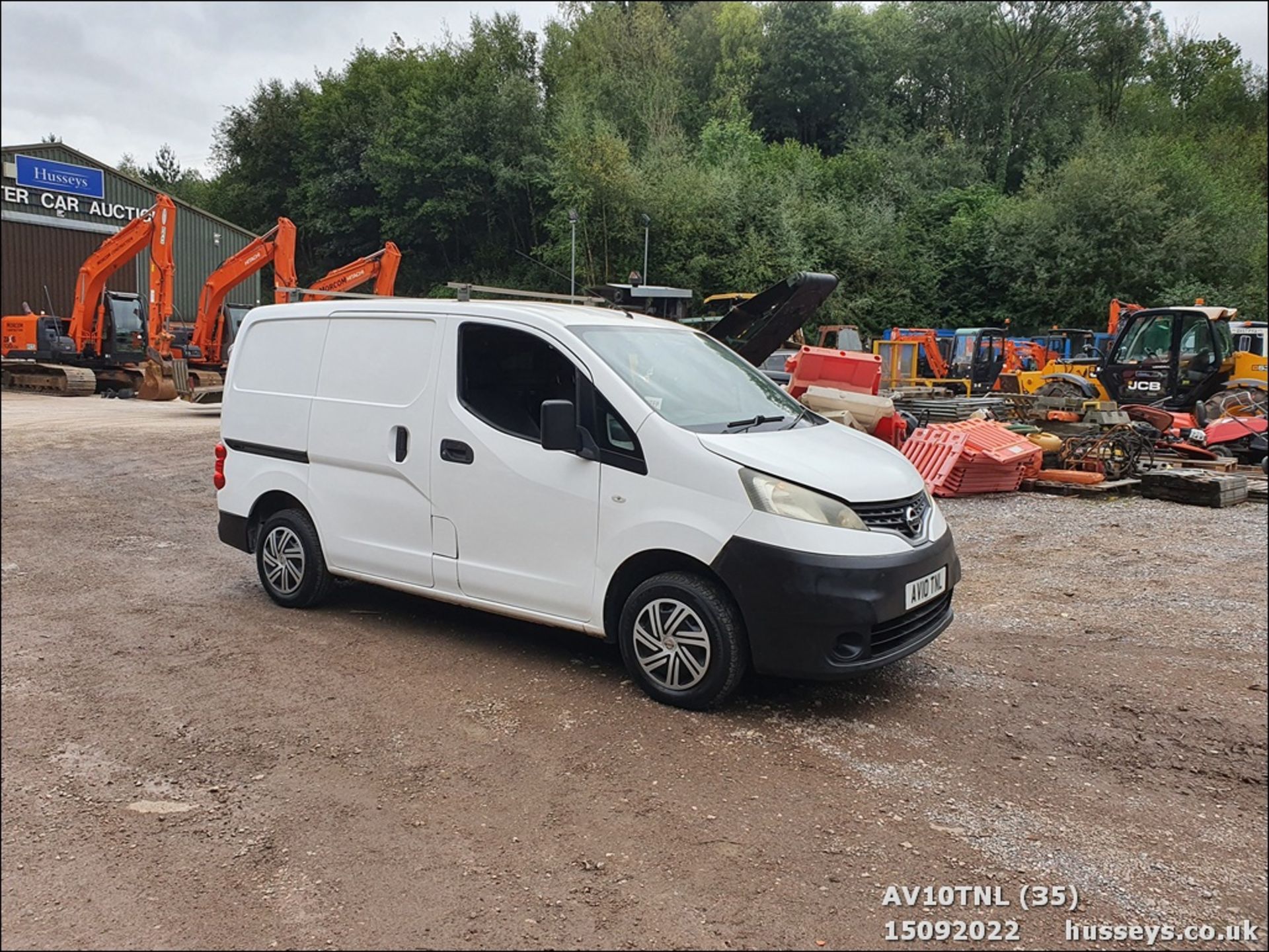 10/10 NISSAN NV200 SE DCI - 1461cc 6dr Van (White) - Image 35 of 35