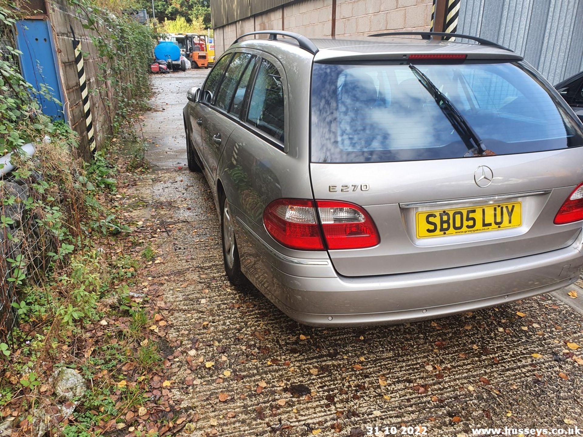 05/05 MERCEDES E270 CDI AVANTGARDE A - 2685cc 5dr Estate (Silver, 147k) - Image 14 of 33