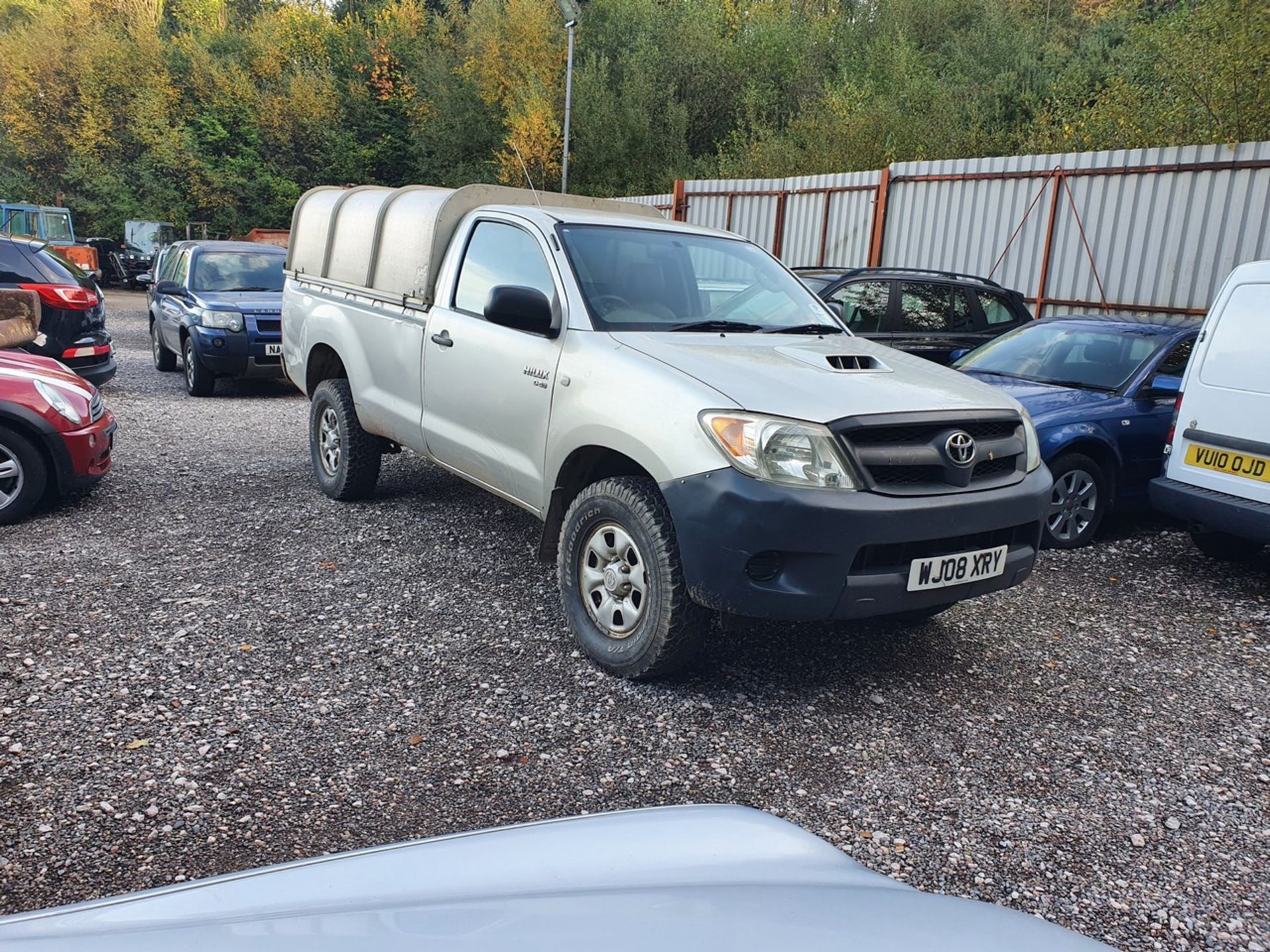 08/08 TOYOTA HILUX HL2 D-4D 4X4 S/C - 2494cc 2dr 4x4 (Silver, 78k) - Image 7 of 32