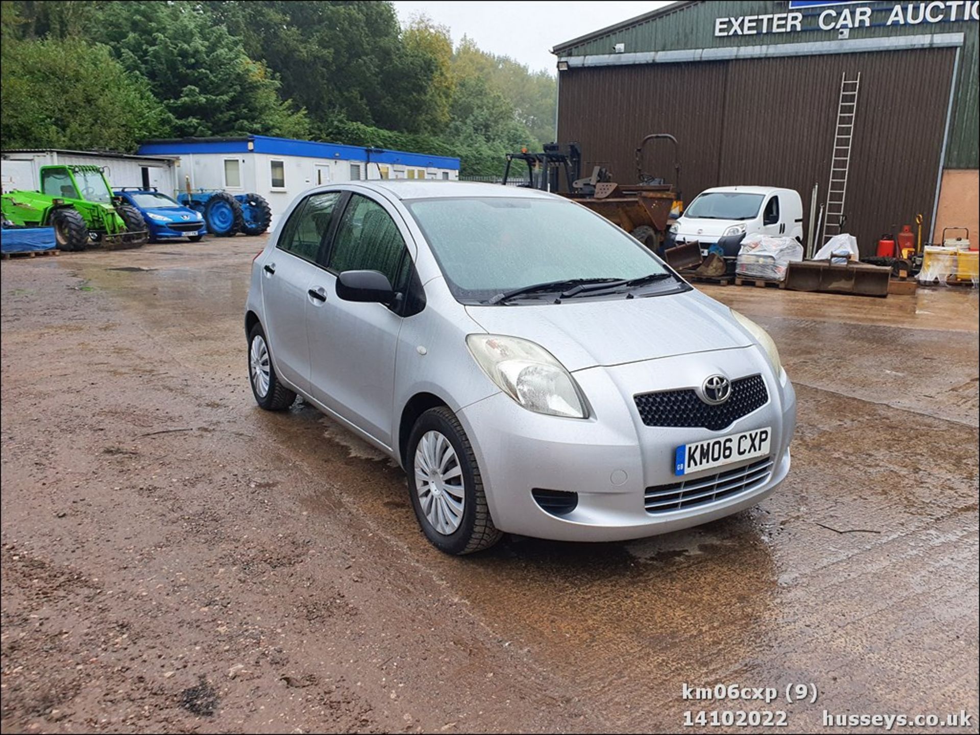 06/06 TOYOTA YARIS T2 - 998cc 5dr Hatchback (Silver, 73k) - Image 9 of 43