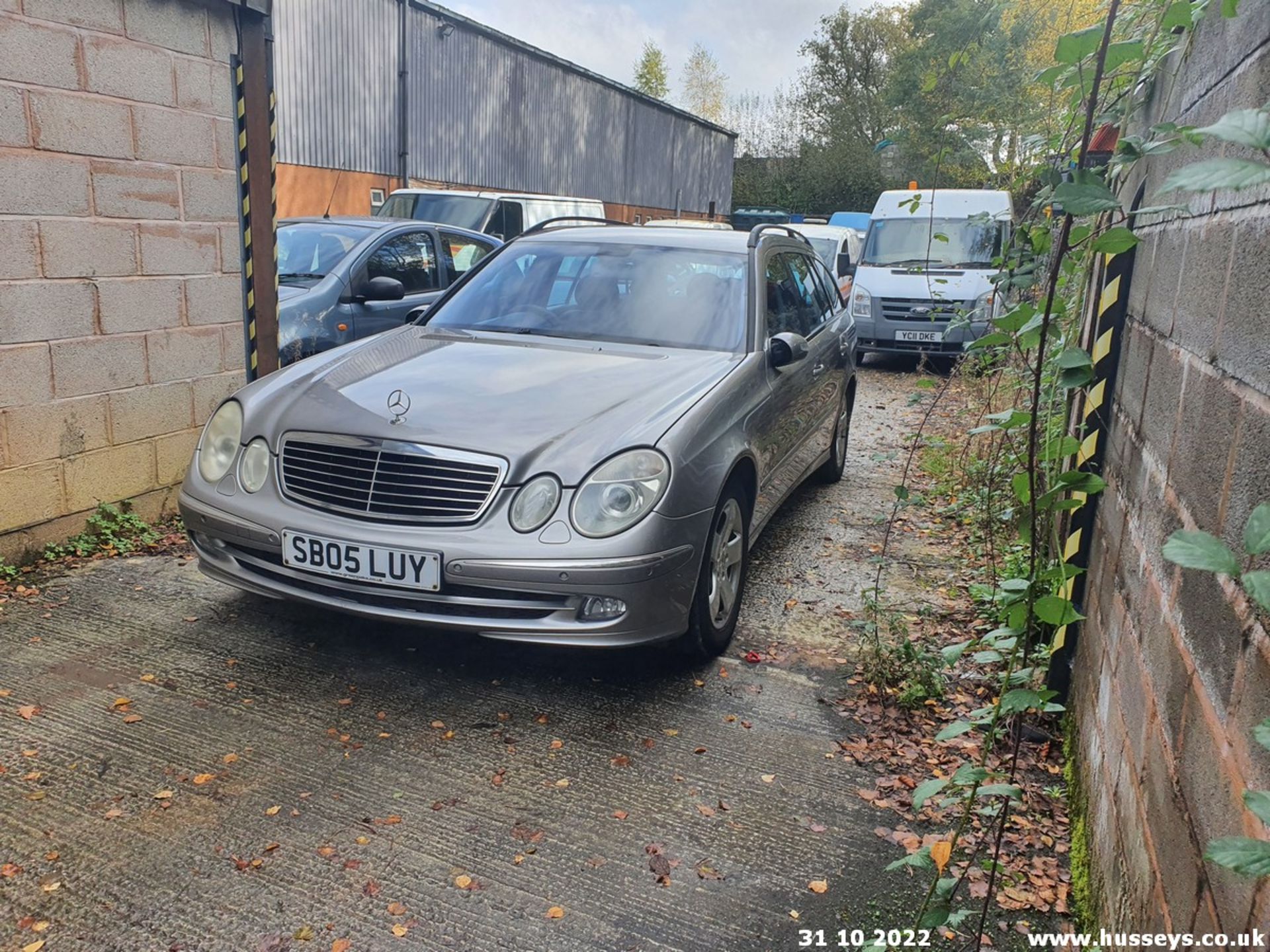 05/05 MERCEDES E270 CDI AVANTGARDE A - 2685cc 5dr Estate (Silver, 147k) - Image 4 of 33