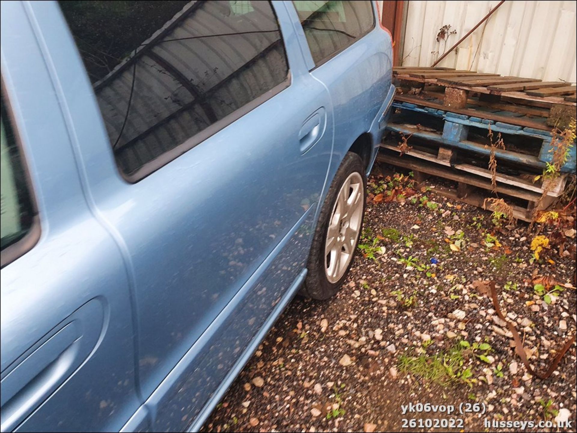 06/06 VOLVO V70 D5 SE E4 - 2401cc 5dr Estate (Blue, 179k) - Image 26 of 28