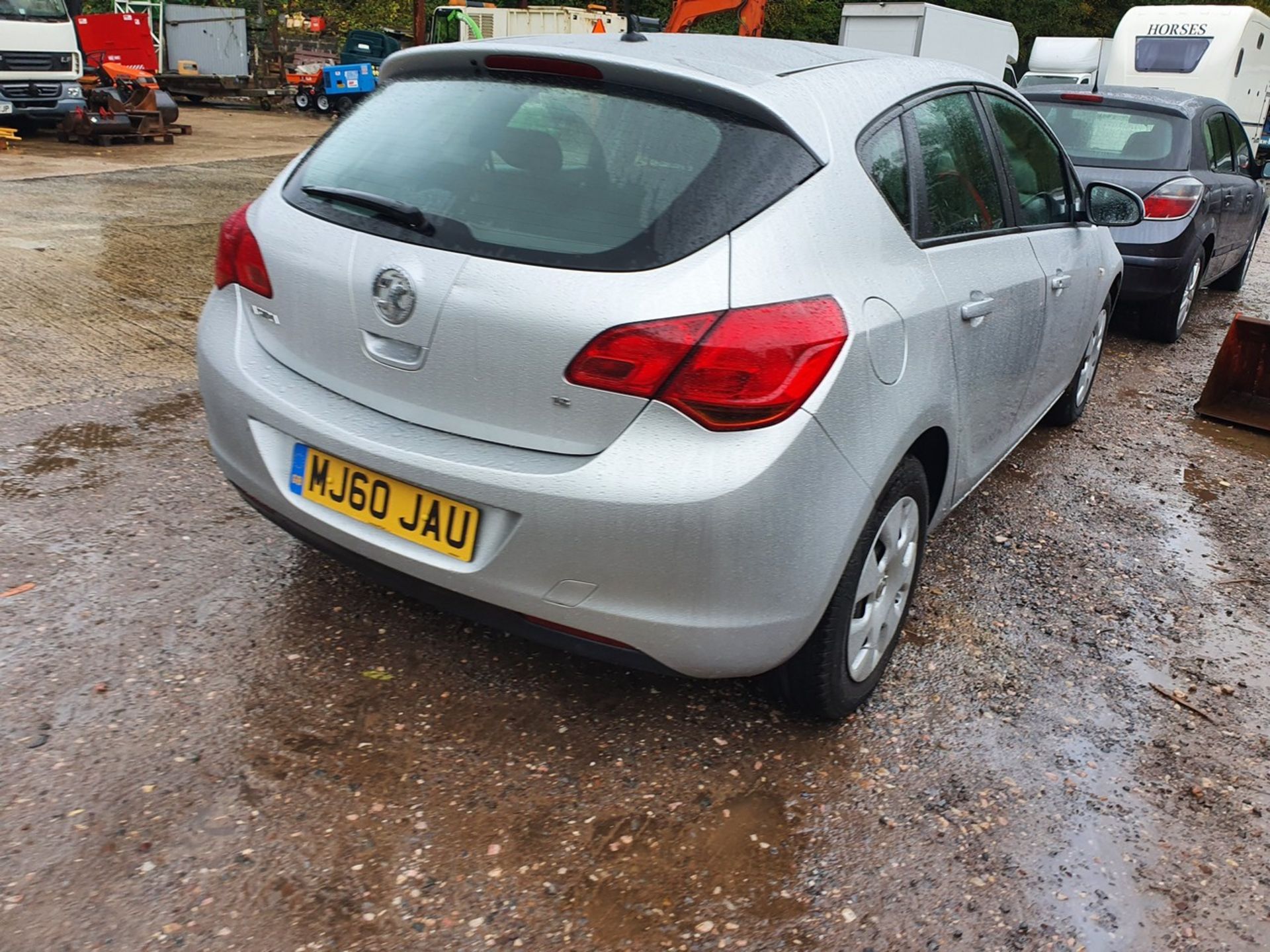 10/60 VAUXHALL ASTRA EXCLUSIV 113 - 1598cc 5dr Hatchback (Silver, 58k) - Image 11 of 23