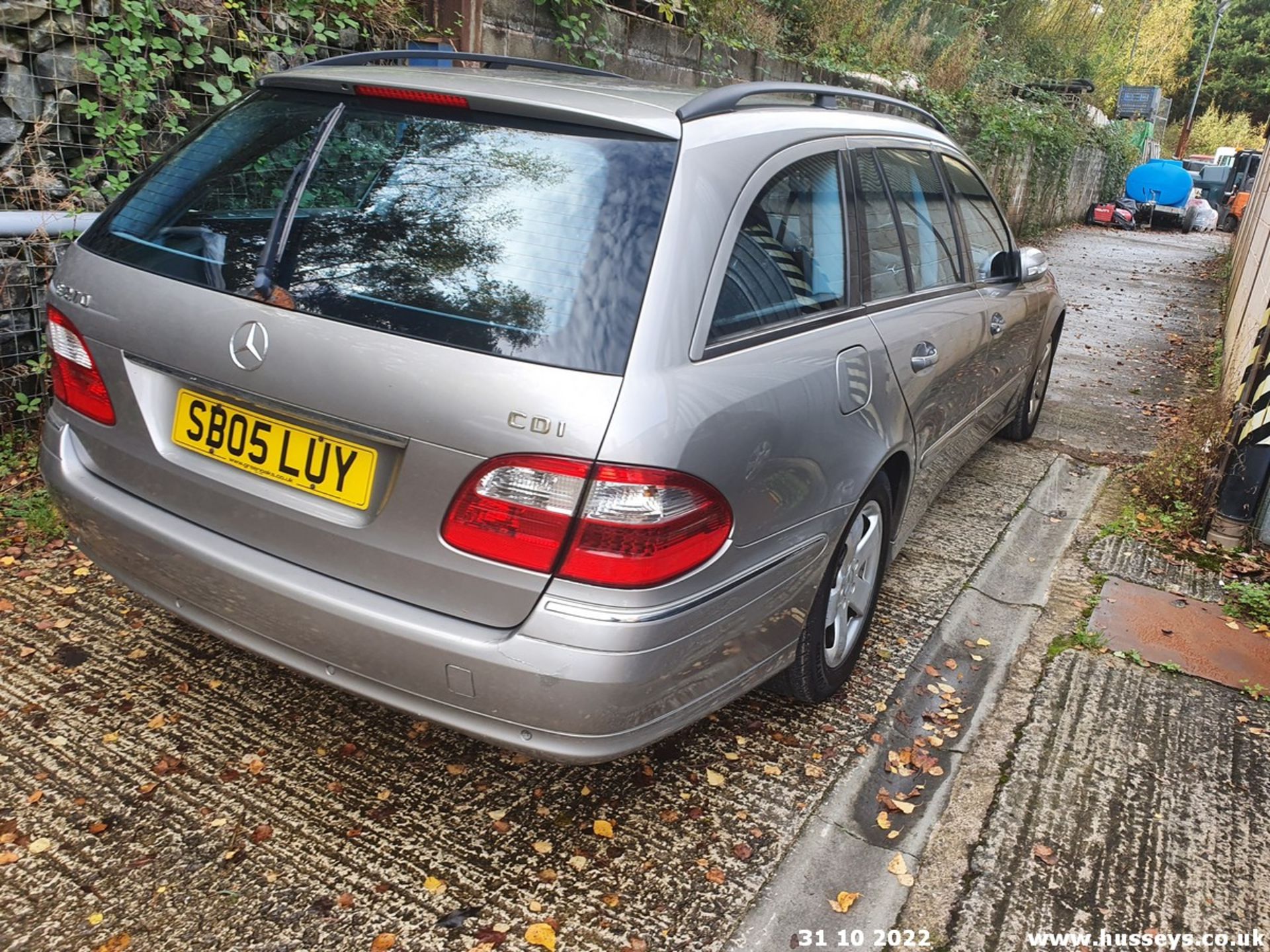 05/05 MERCEDES E270 CDI AVANTGARDE A - 2685cc 5dr Estate (Silver, 147k) - Image 11 of 33