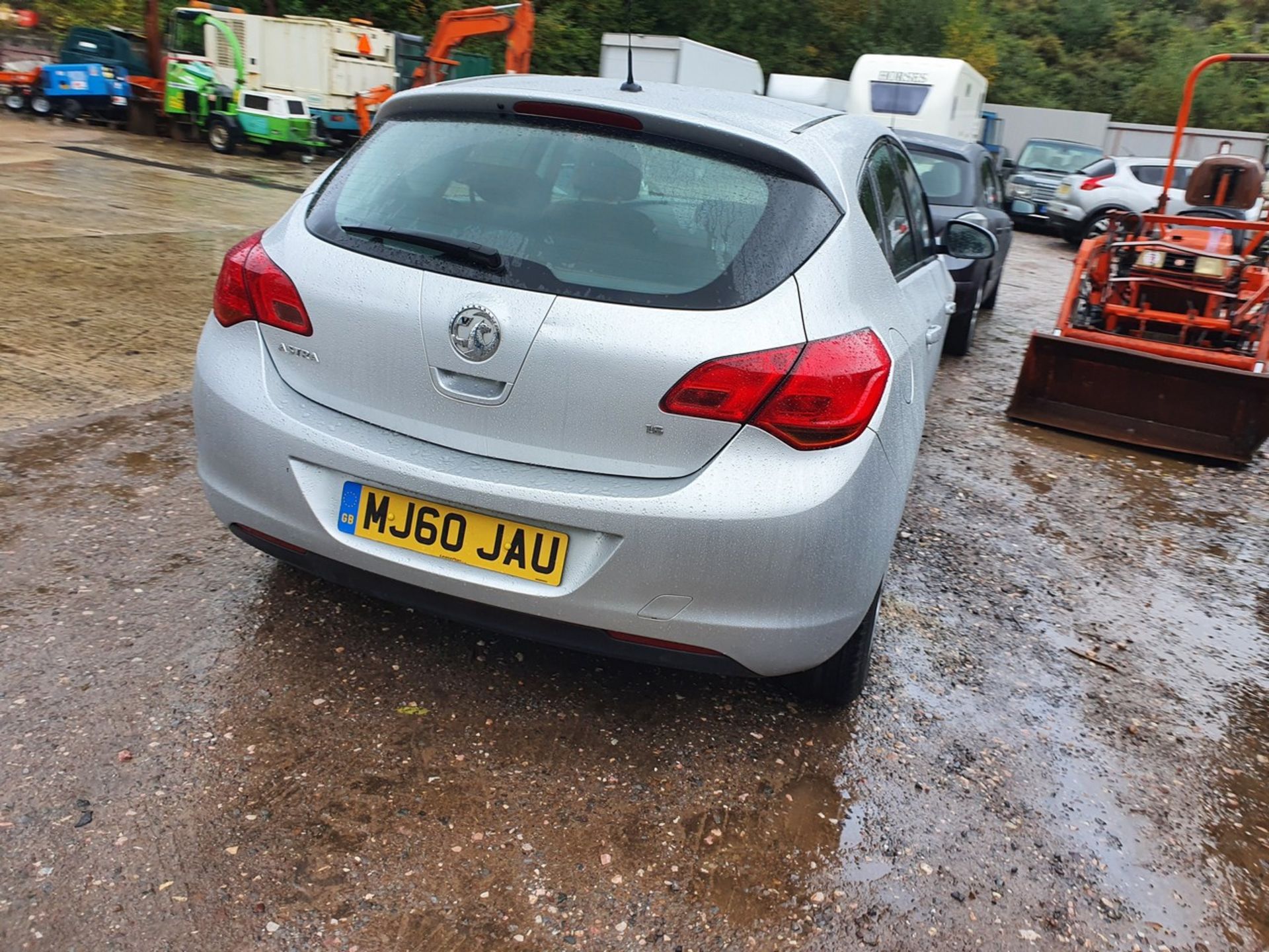 10/60 VAUXHALL ASTRA EXCLUSIV 113 - 1598cc 5dr Hatchback (Silver, 58k) - Image 12 of 23