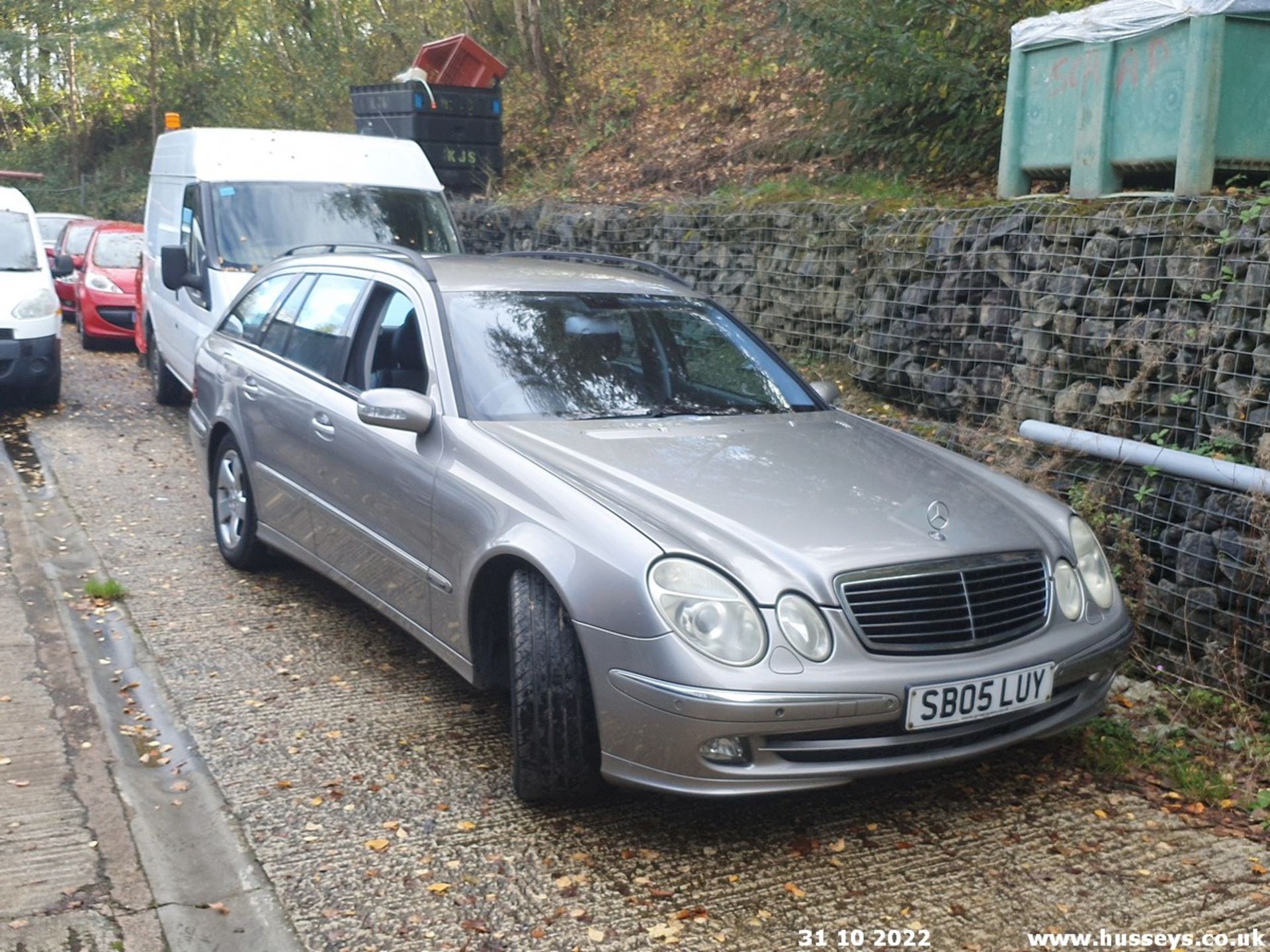 05/05 MERCEDES E270 CDI AVANTGARDE A - 2685cc 5dr Estate (Silver, 147k) - Image 21 of 33