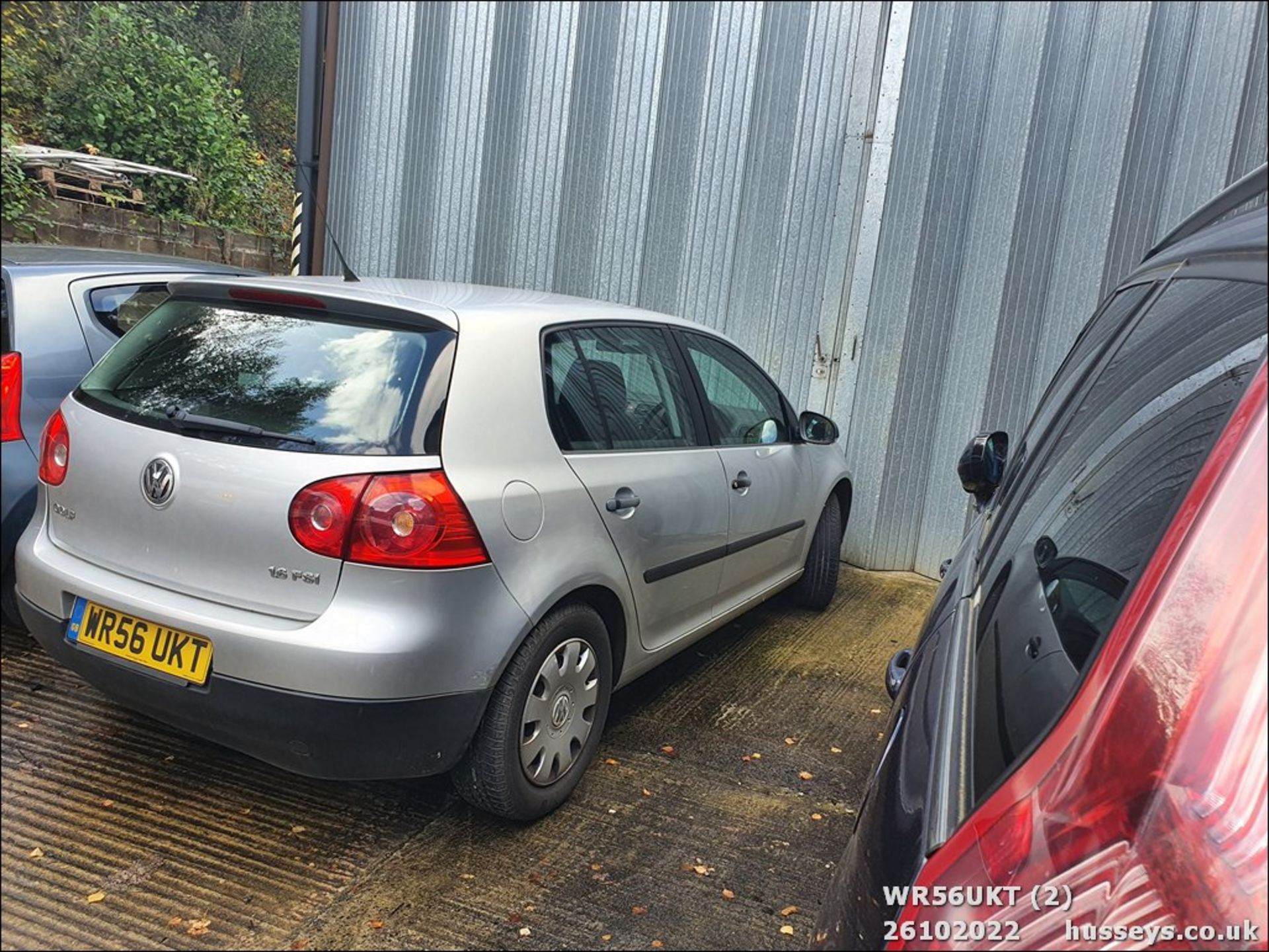 06/56 VOLKSWAGEN GOLF FSI S - 1598cc 5dr Hatchback (Silver) - Image 3 of 14