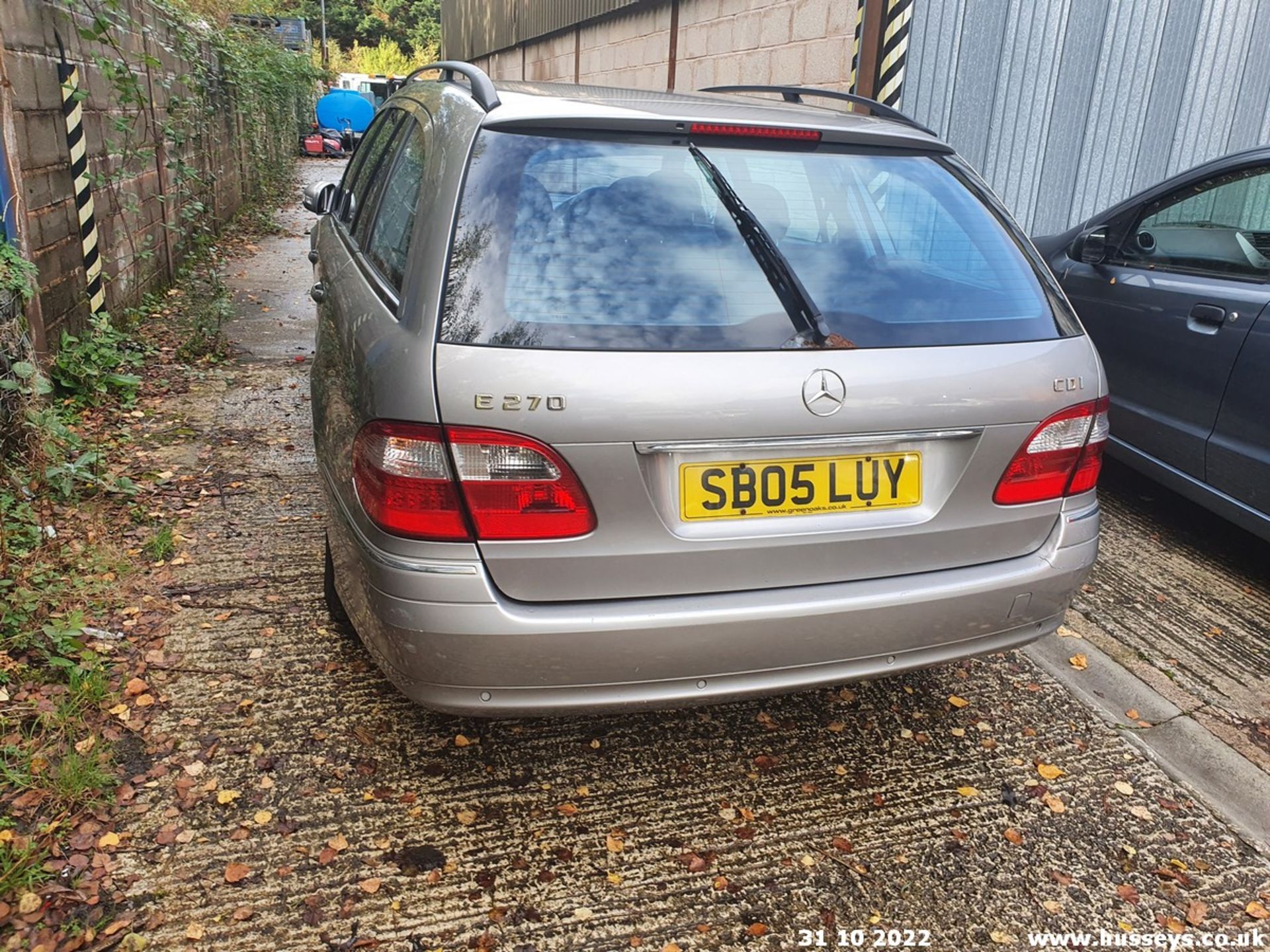 05/05 MERCEDES E270 CDI AVANTGARDE A - 2685cc 5dr Estate (Silver, 147k) - Image 15 of 33