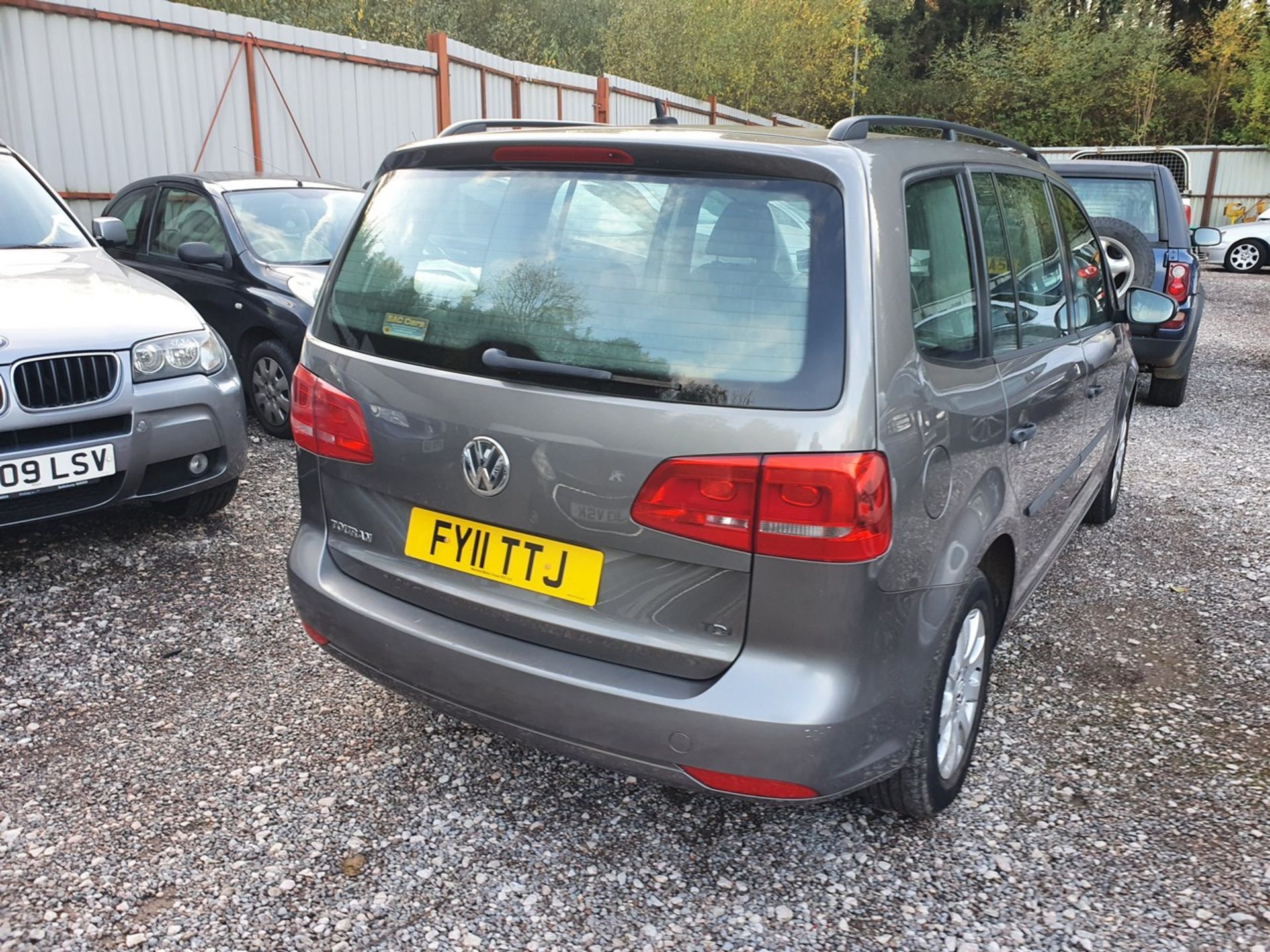 11/11 VOLKSWAGEN TOURAN S TDI 106 - 1598cc 5dr MPV (Grey, 137k) - Image 10 of 46