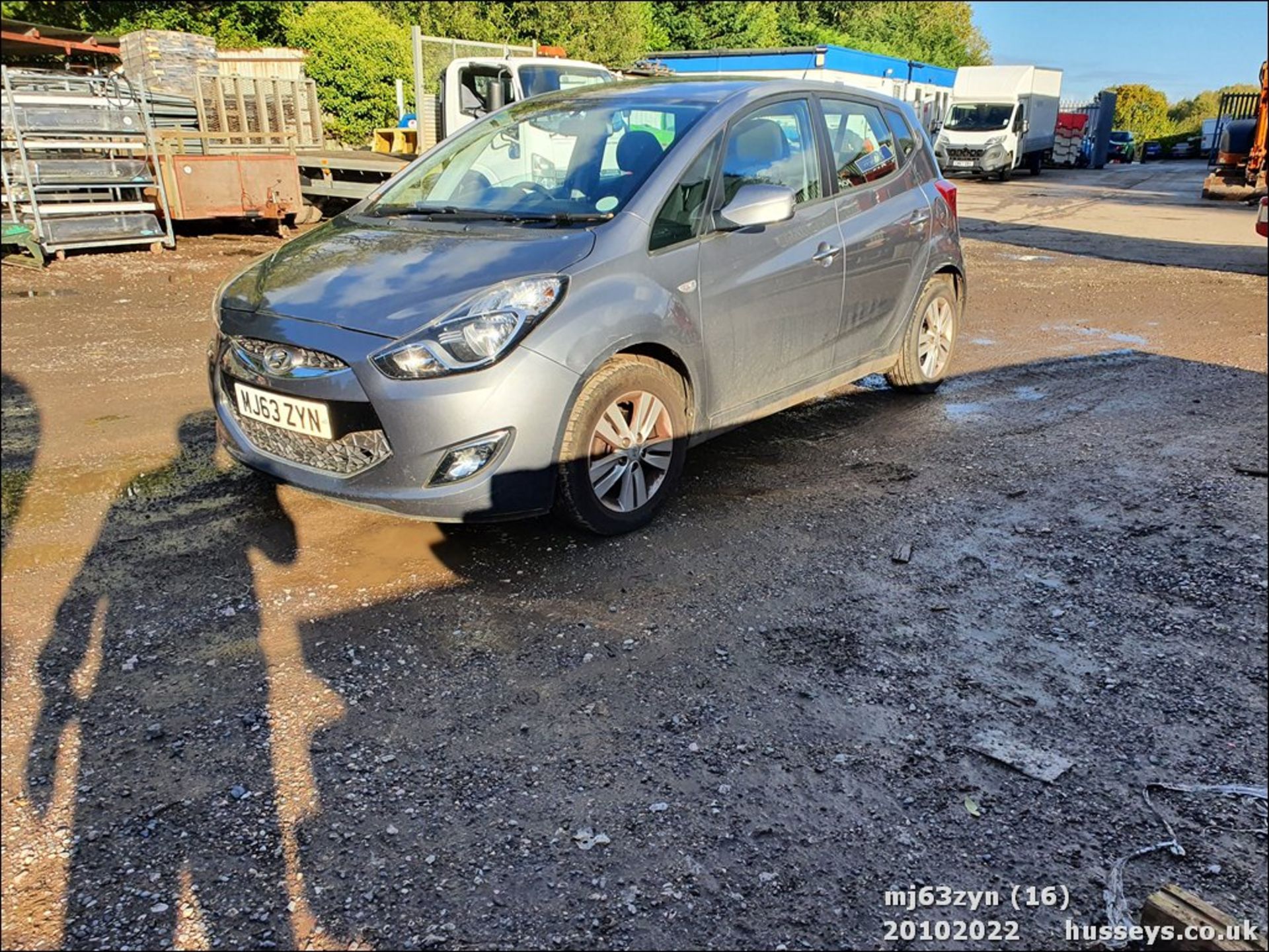 13/63 HYUNDAI IX20 ACTIVE AUTO - 1591cc 5dr MPV (Grey, 66k) - Image 16 of 32