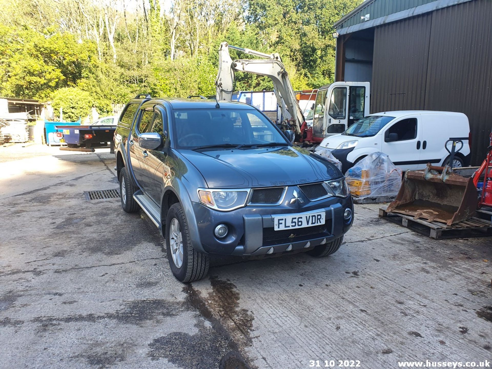 06/56 MITSUBISHI L200 ANIMAL DI-D D/C - 2477cc 4dr Pickup (Grey, 177k) - Image 4 of 25