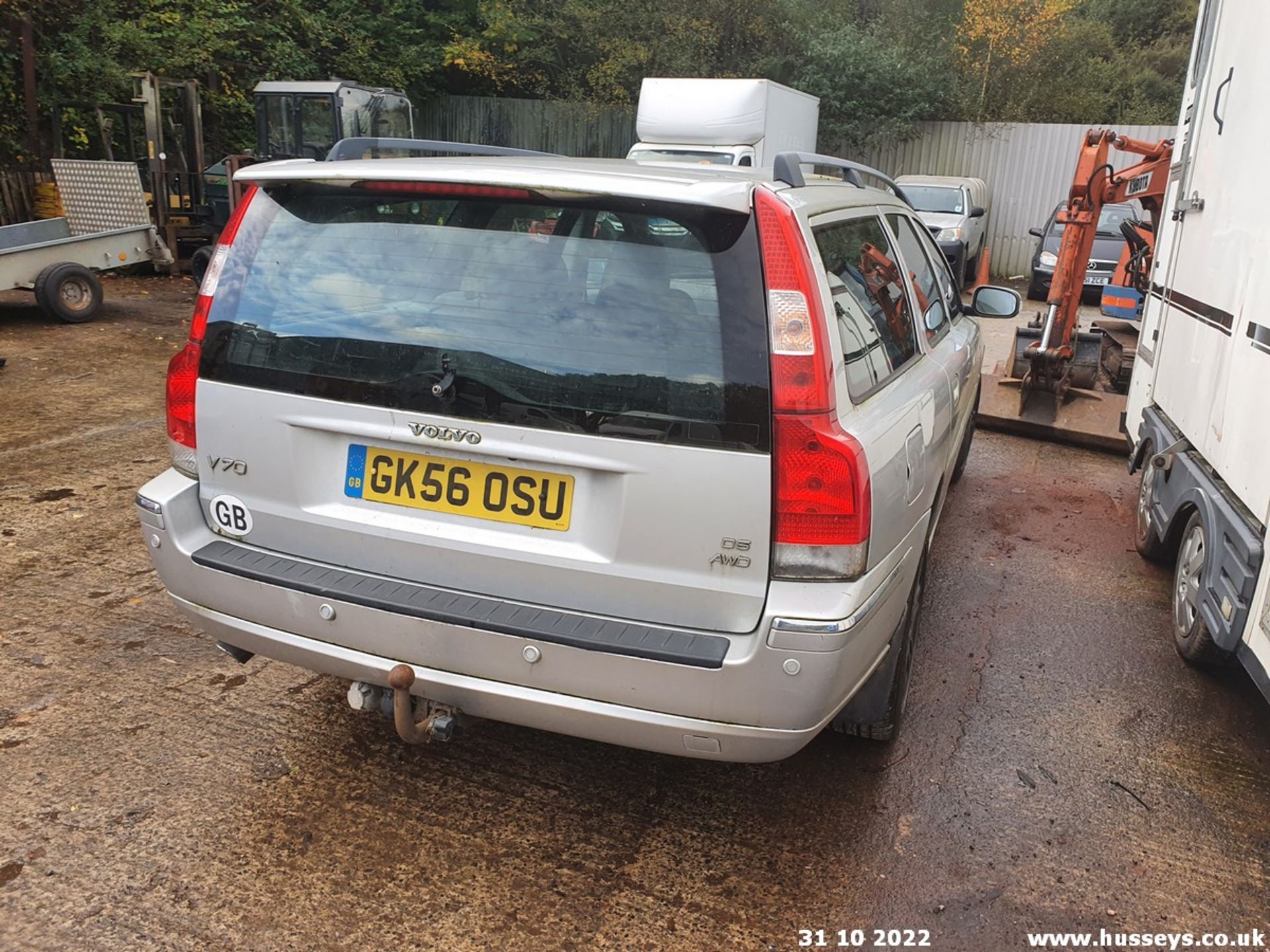 06/56 VOLVO V70 D5 SE E4 AWD - 2401cc 5dr Estate (Silver, 145k) - Image 14 of 22