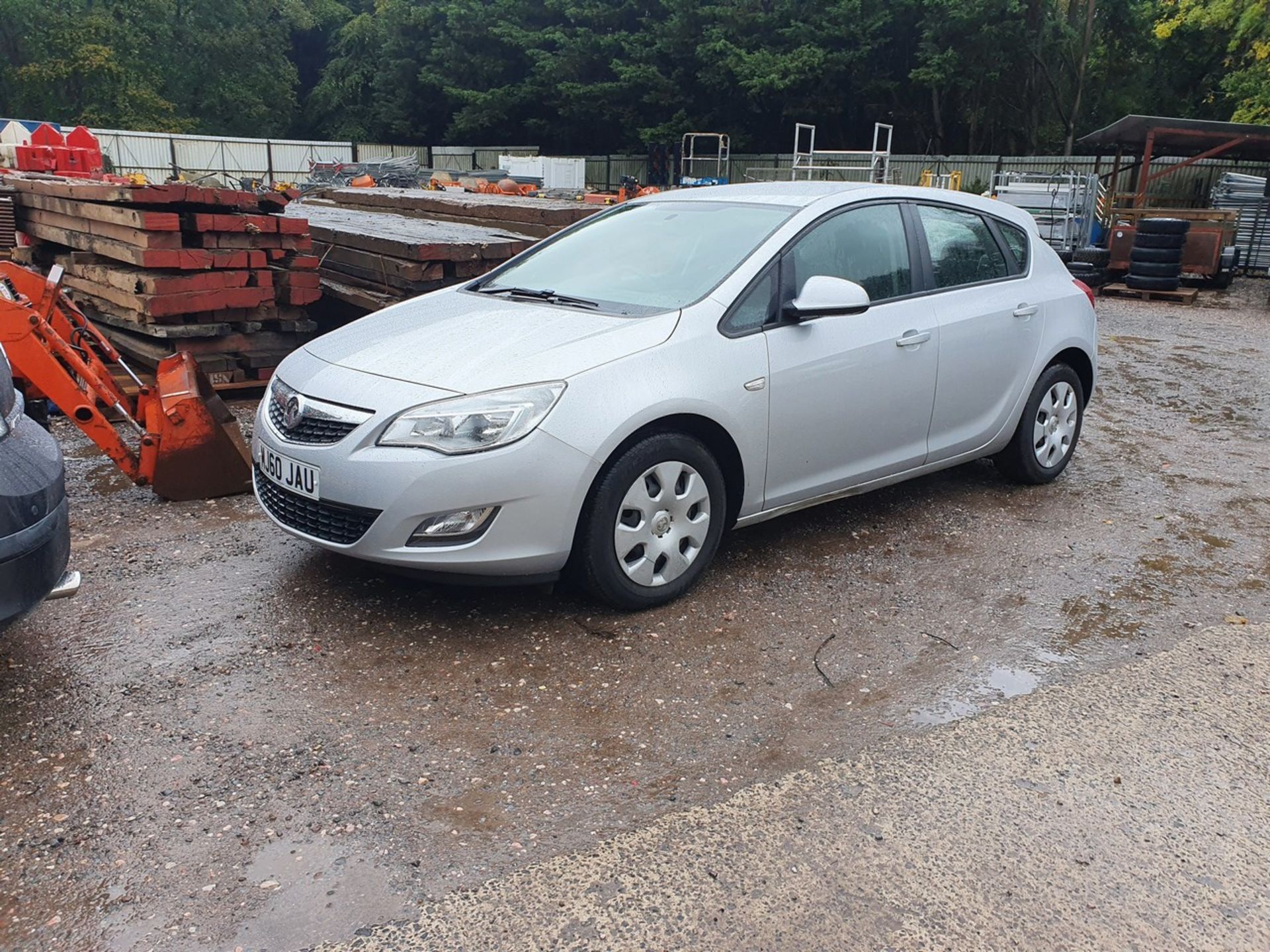 10/60 VAUXHALL ASTRA EXCLUSIV 113 - 1598cc 5dr Hatchback (Silver, 58k) - Image 2 of 23