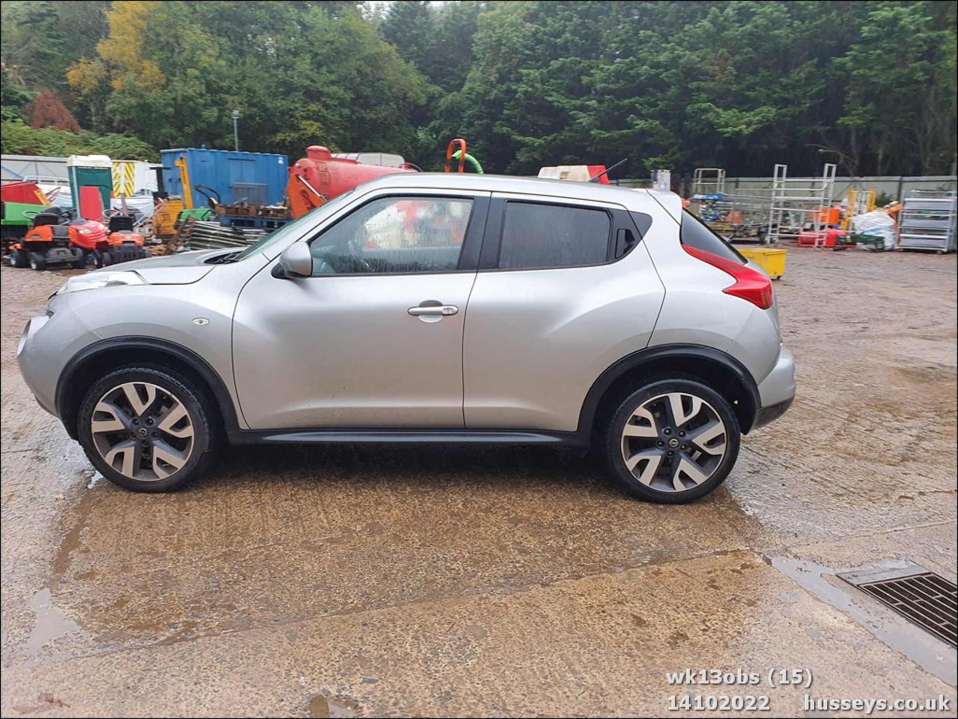 13/13 NISSAN JUKE ACENTA PREMIUM CVT - 1598cc 5dr Hatchback (Silver, 66k) - Image 15 of 42