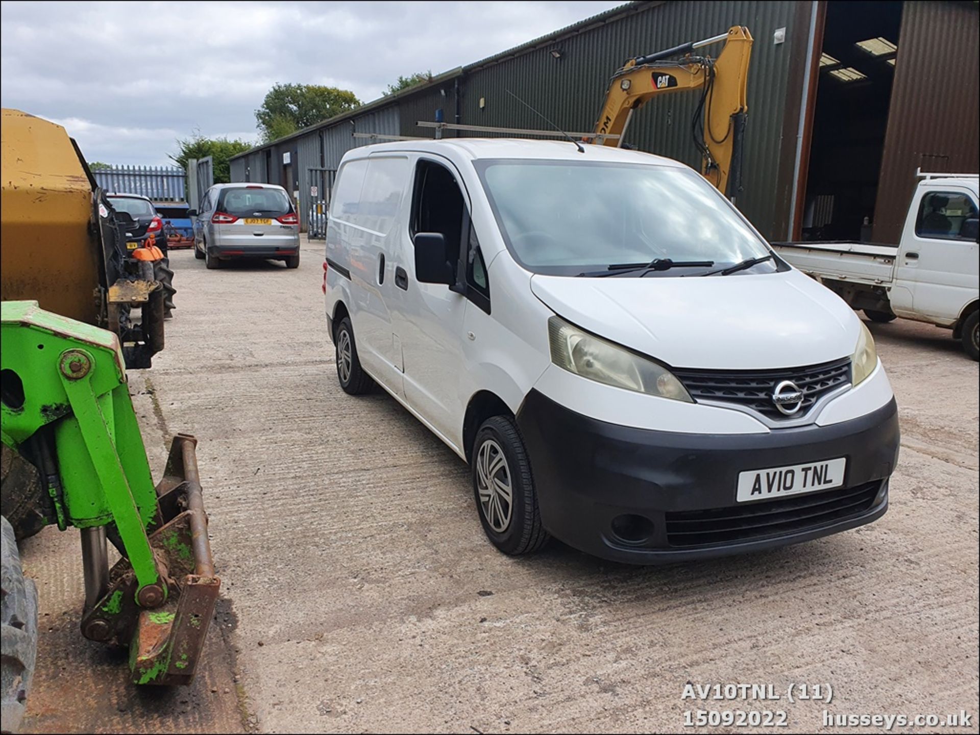 10/10 NISSAN NV200 SE DCI - 1461cc 6dr Van (White) - Image 11 of 35